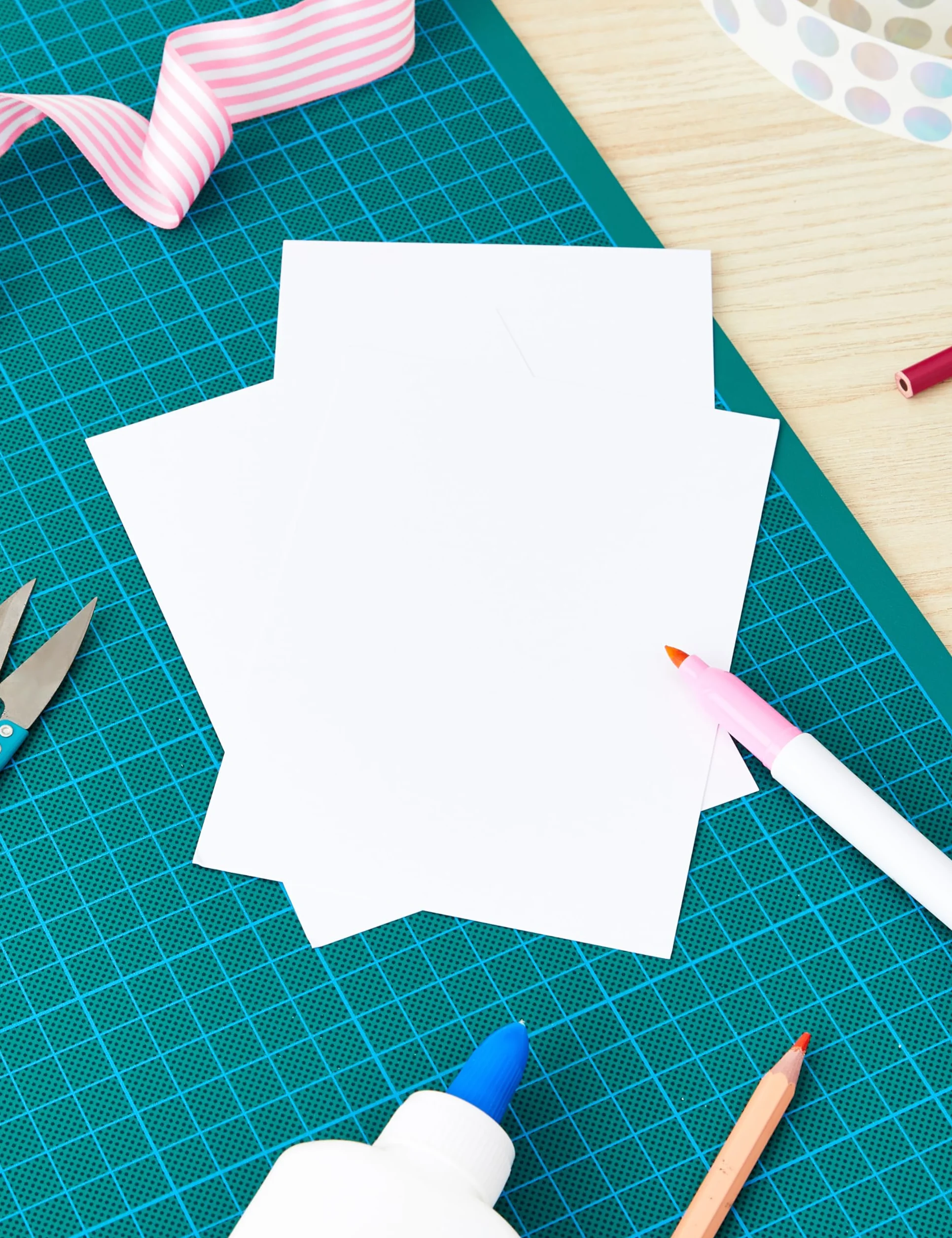 House of Card & Paper HCP285 300 feuilles cartonnées A6 250 g/m²
