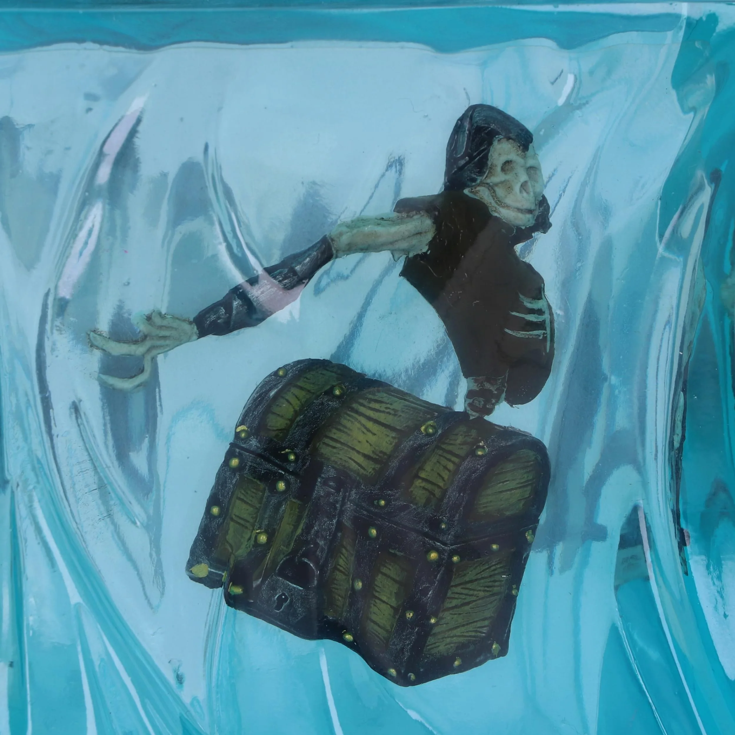 Nemesis Now Dungeons & Dragons Gelatinous Cube Boîte à dés 11 cm Résine Bleu Produit sous licence officielle D&D Boîte à dés gélatineux translucide, coulée dans la meilleure résine, peinte à la main