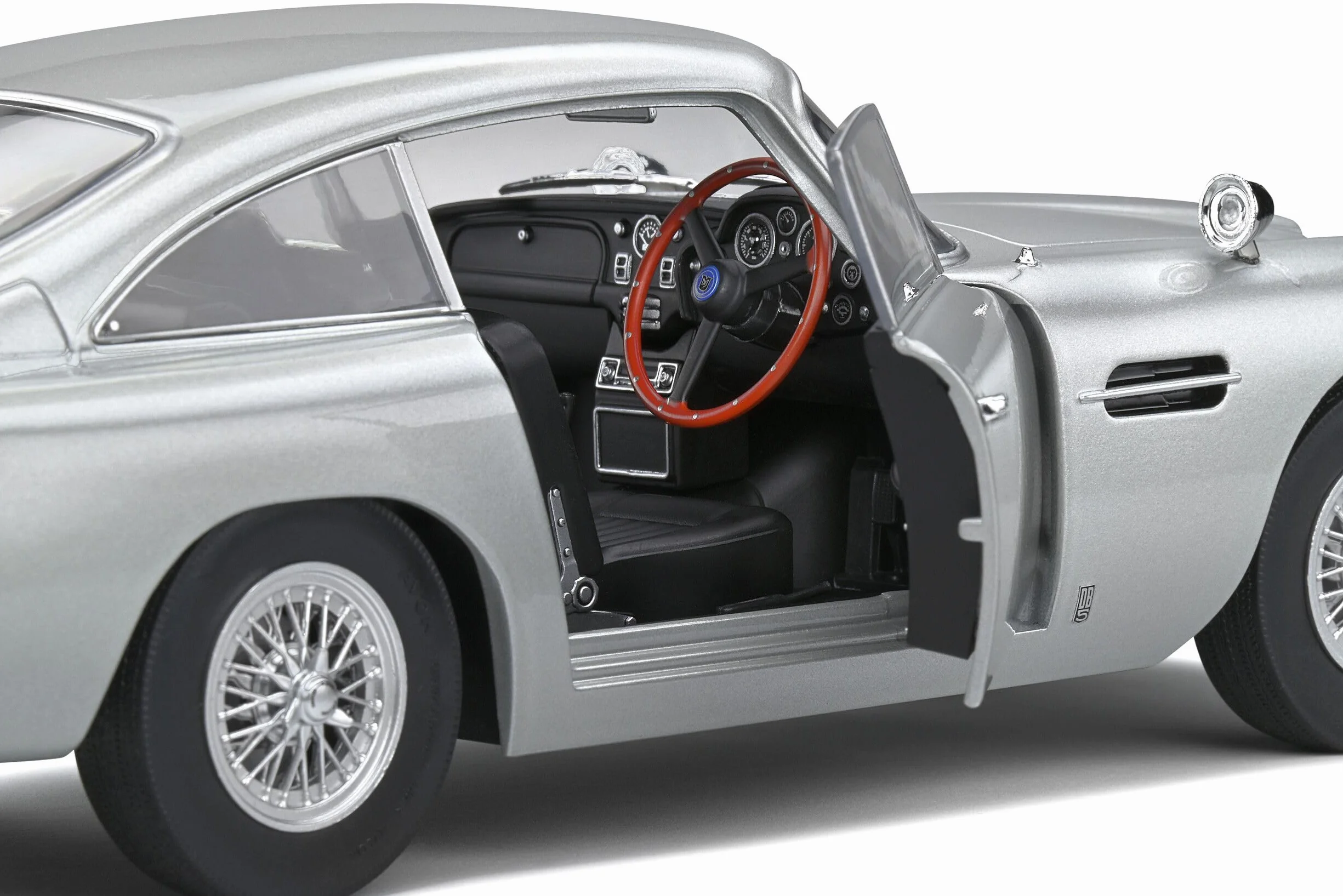 Aston Martin DB5 1964 1/18 Silver Birch SOLIDO