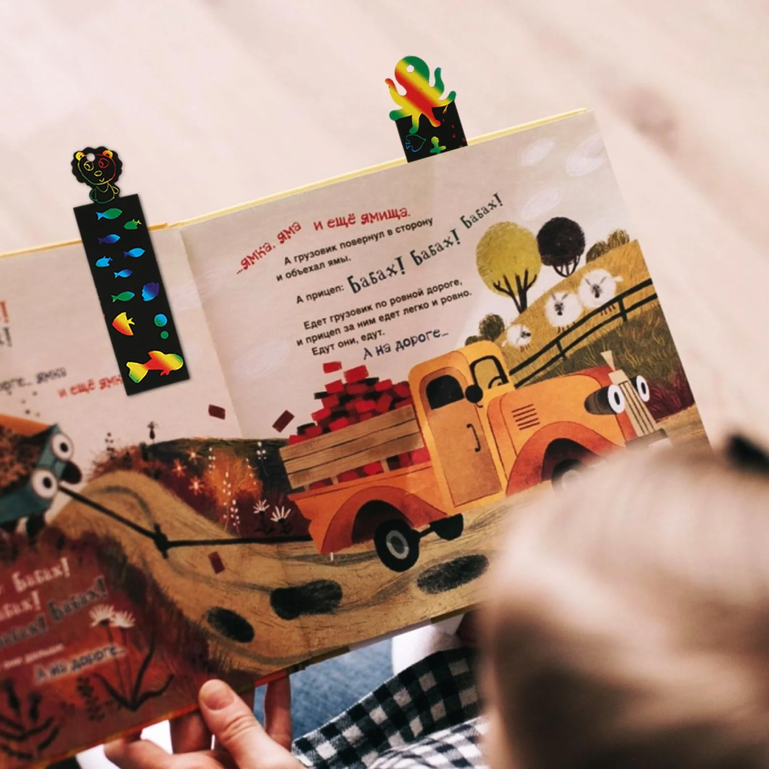 Lot de 48 Images à gratter pour Enfants avec Marque-Pages d'animaux, Stylos en Bois et Rubans - Papier à gratter créatif
