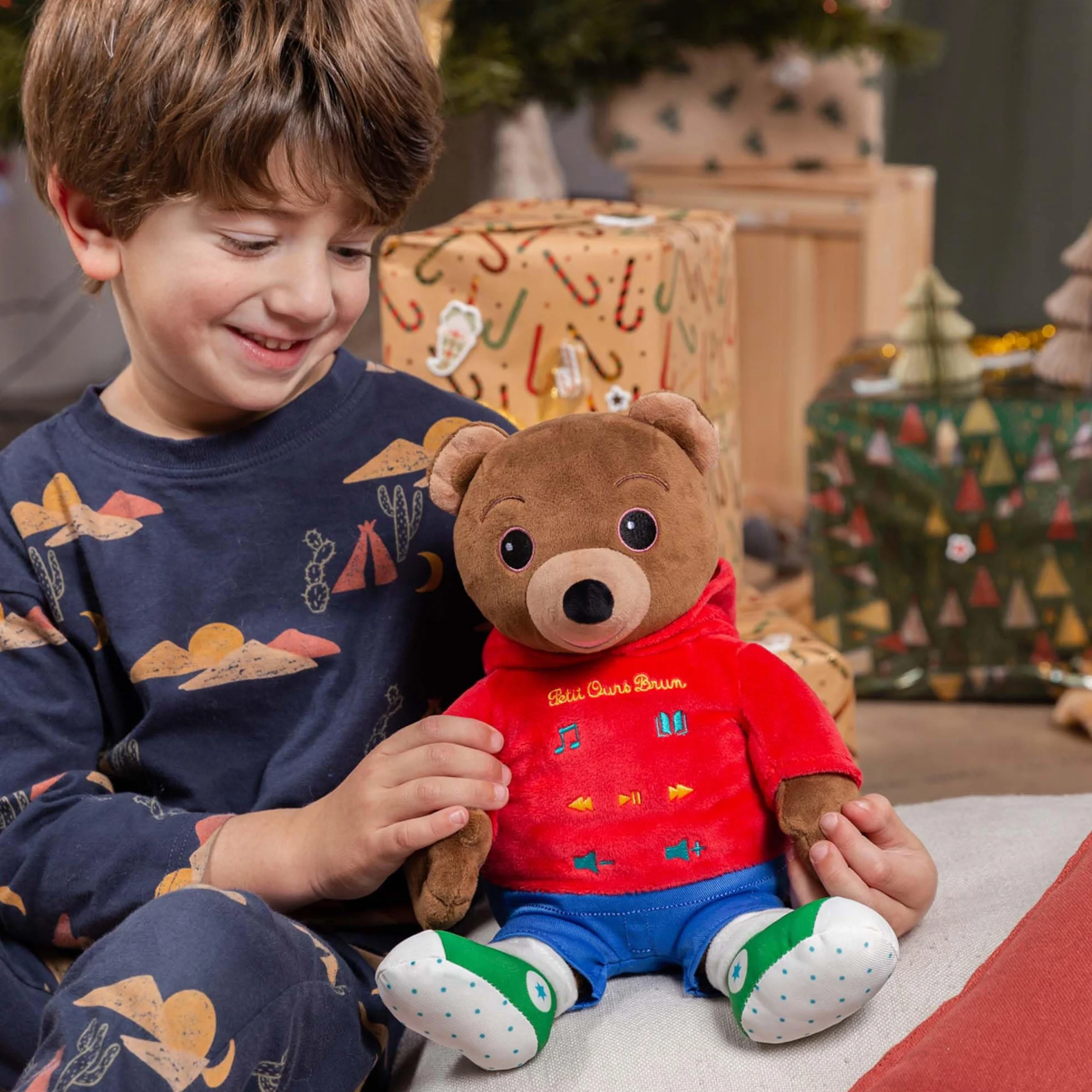 Peluche Interactive Petit Ours Brun 50 Ans 28 cm Marron Rouge Boîte Cadeau Version FR