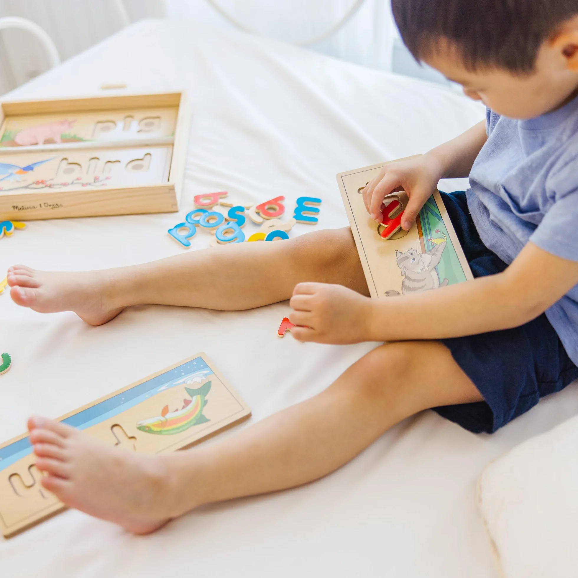 Melissa & Doug Voir Et Épeler en Anglais - 8 Planches À Double Face - Jeu Éducatif en Bois - Jouet Développement Apprentissage - Cadeau Enfant 4 Ans+