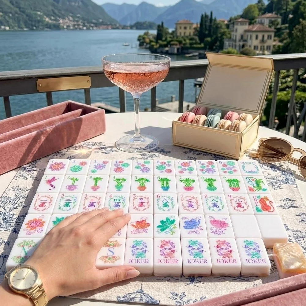 Tuiles de Mahjong à 4 Couches avec Sac de Transport | Carreaux gravés clairs avec dés for divertissement à domicile, soirées de jeu, rassemblement social(1.26"Beige)