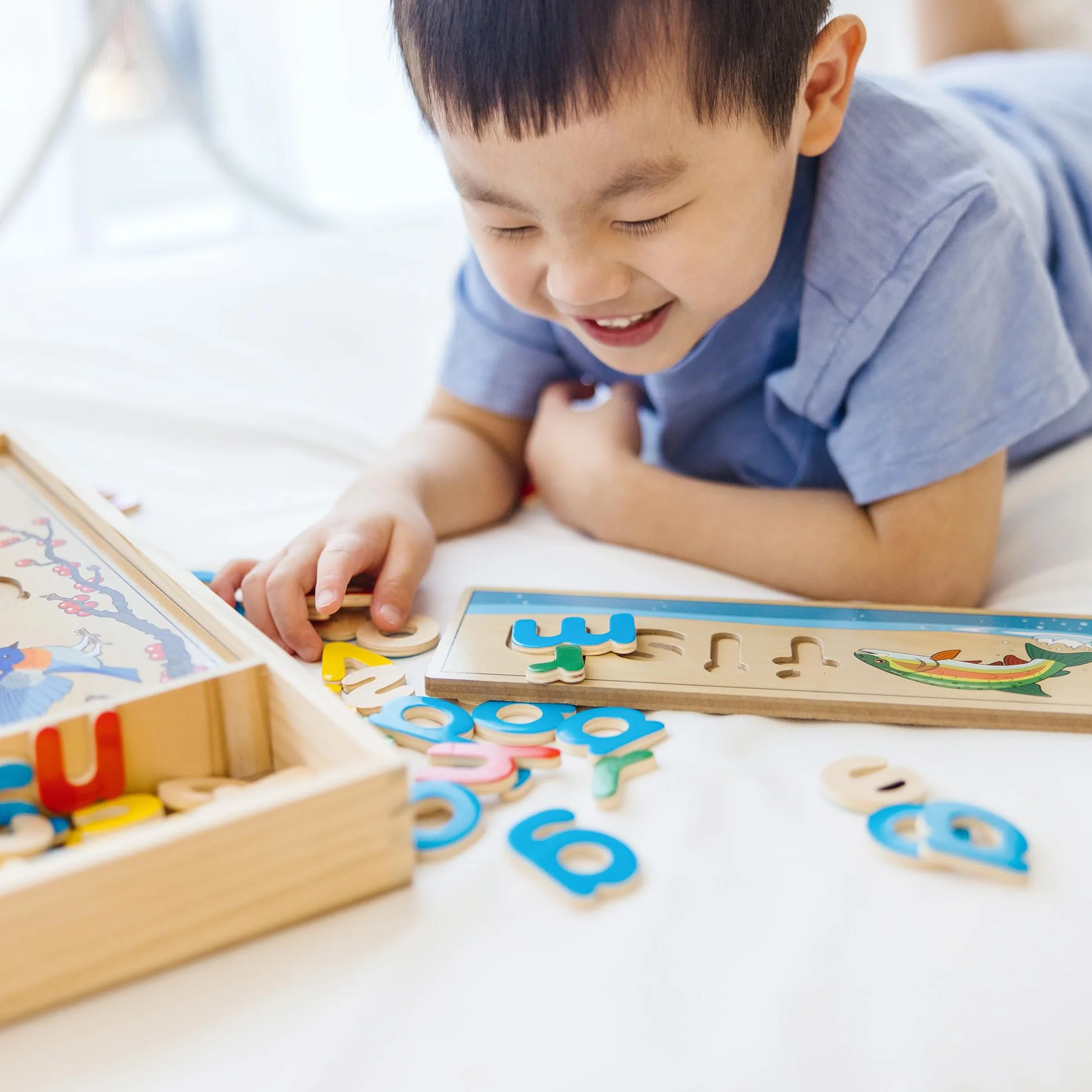 Melissa & Doug Voir Et Épeler en Anglais - 8 Planches À Double Face - Jeu Éducatif en Bois - Jouet Développement Apprentissage - Cadeau Enfant 4 Ans+