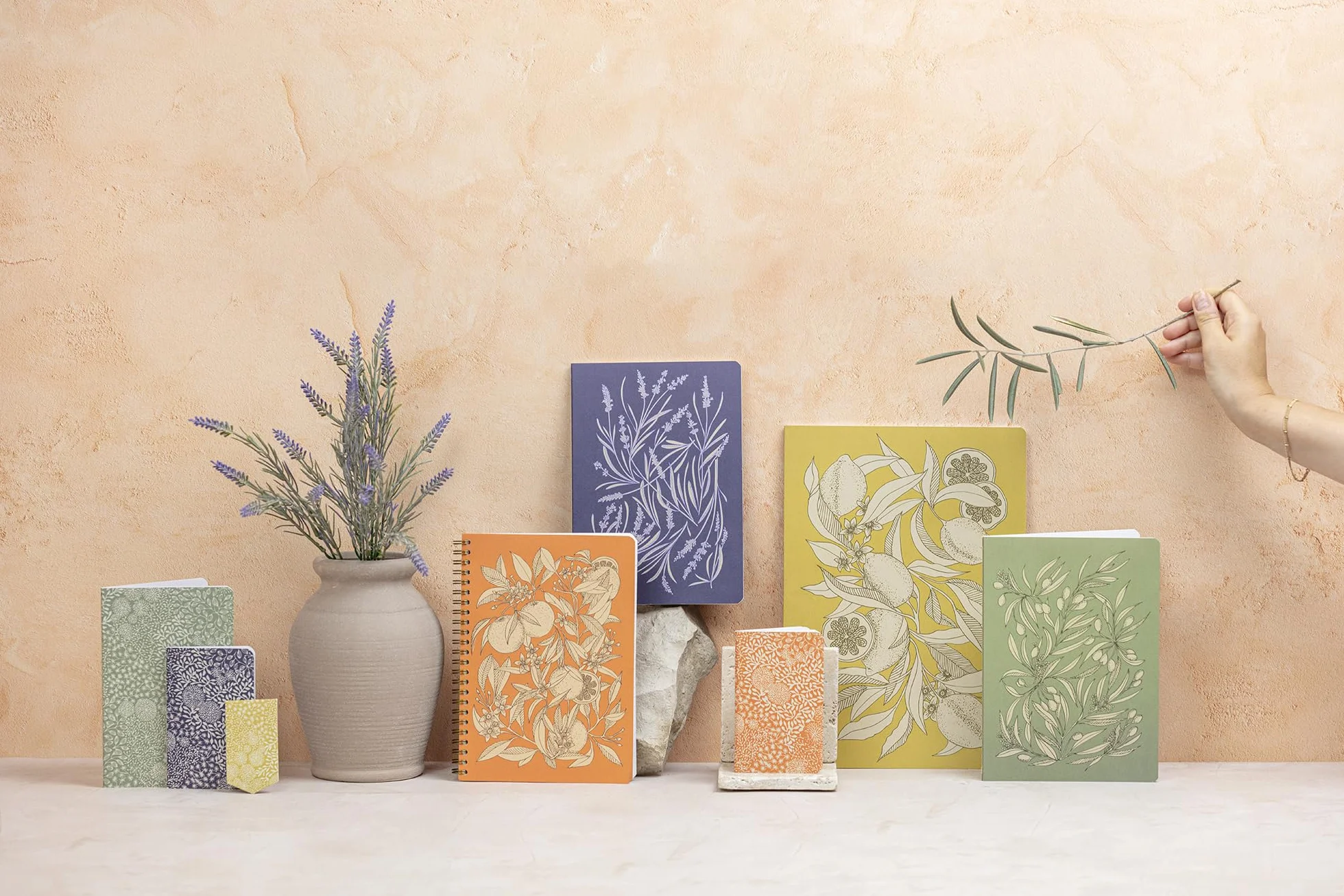 Clairefontaine Porte-Revue Fleurs de Citronnier Carton 25x10x32,5cm Jardin des Sens