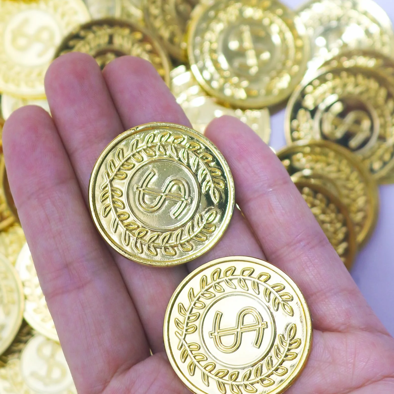 Pièces d'or en plastique jouets 100 pièces pour chasses au trésor et cadeaux de fête