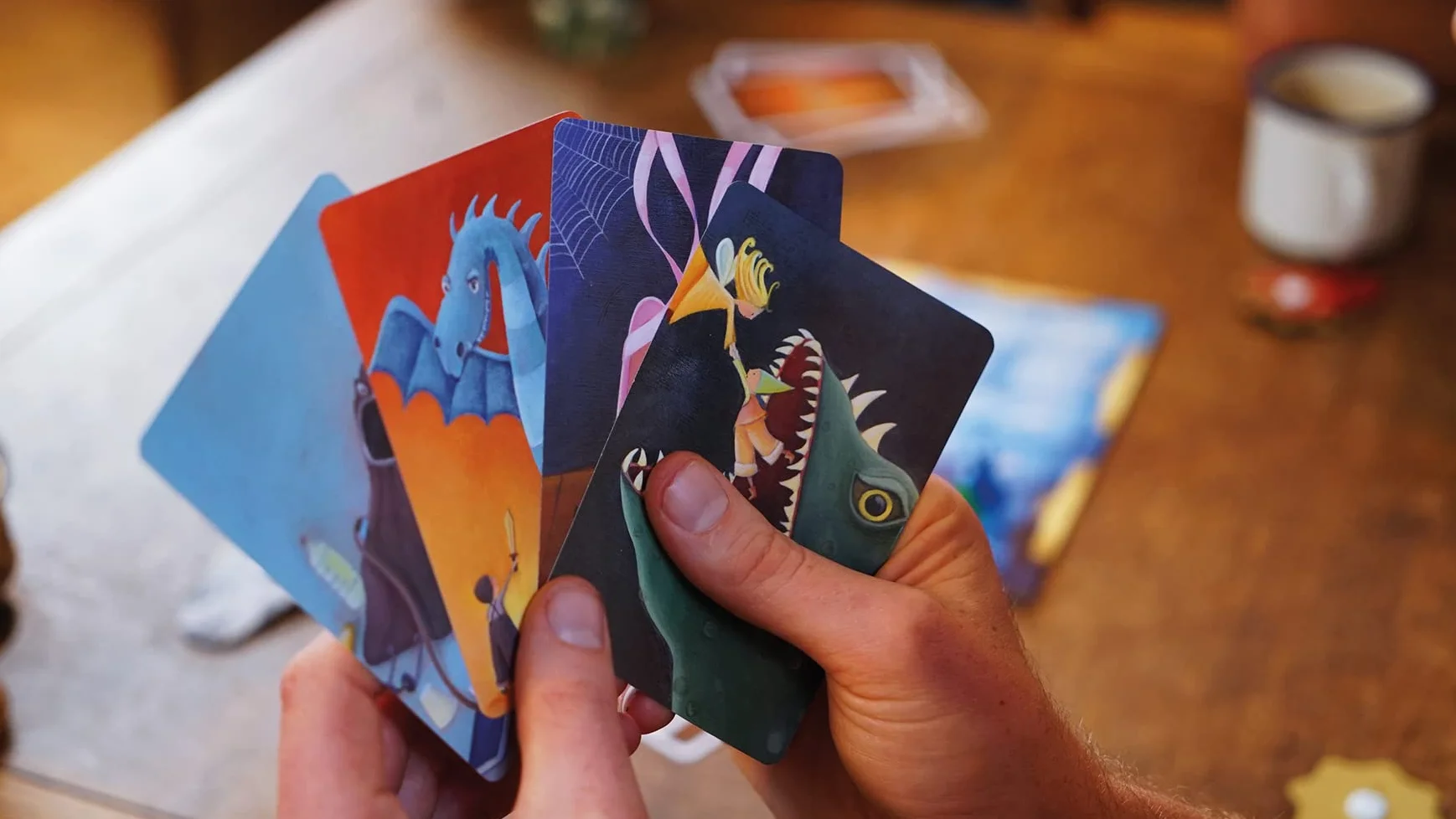 Asmodee Dixit Une Image Vaut Mille Mots Jeu de Société 8 Ans As d'or Imagination 3-8 Joueurs 30 Min