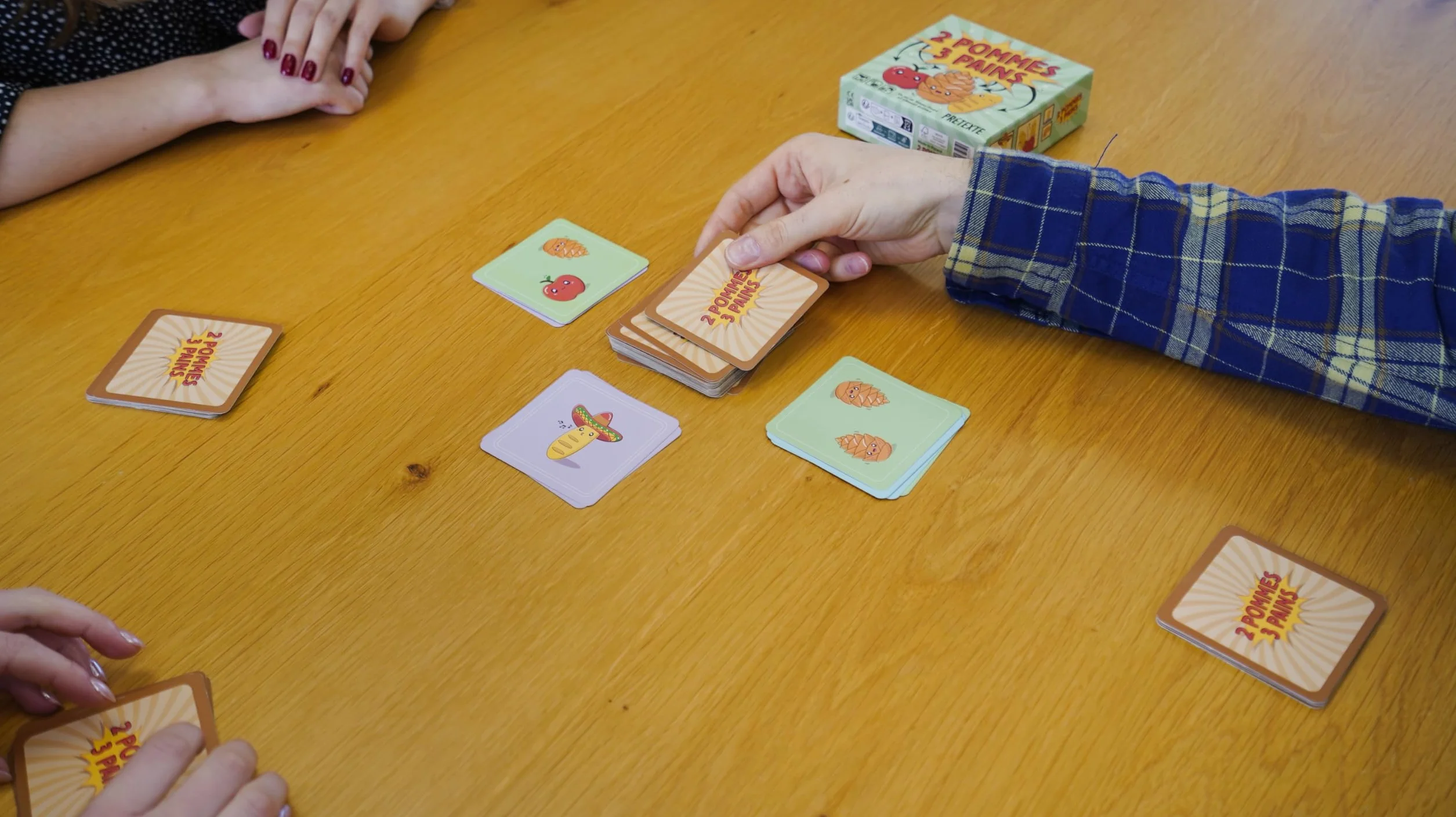 2 Pommes 3 Pains - Jeu de Société pour Famille et Amis - 2 à 6 Joueurs - Dès 8 Ans