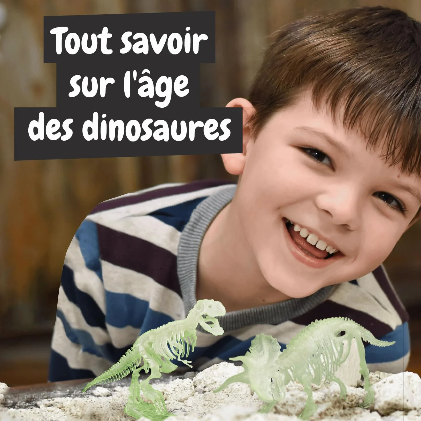 Science4you Kit de Fouille de Fossiles 2 en 1 - Excaver et Assembler 2 Dinosaures Qui Brille dans l'Obscurité, 22 pièces: T-Rex et Triceratops