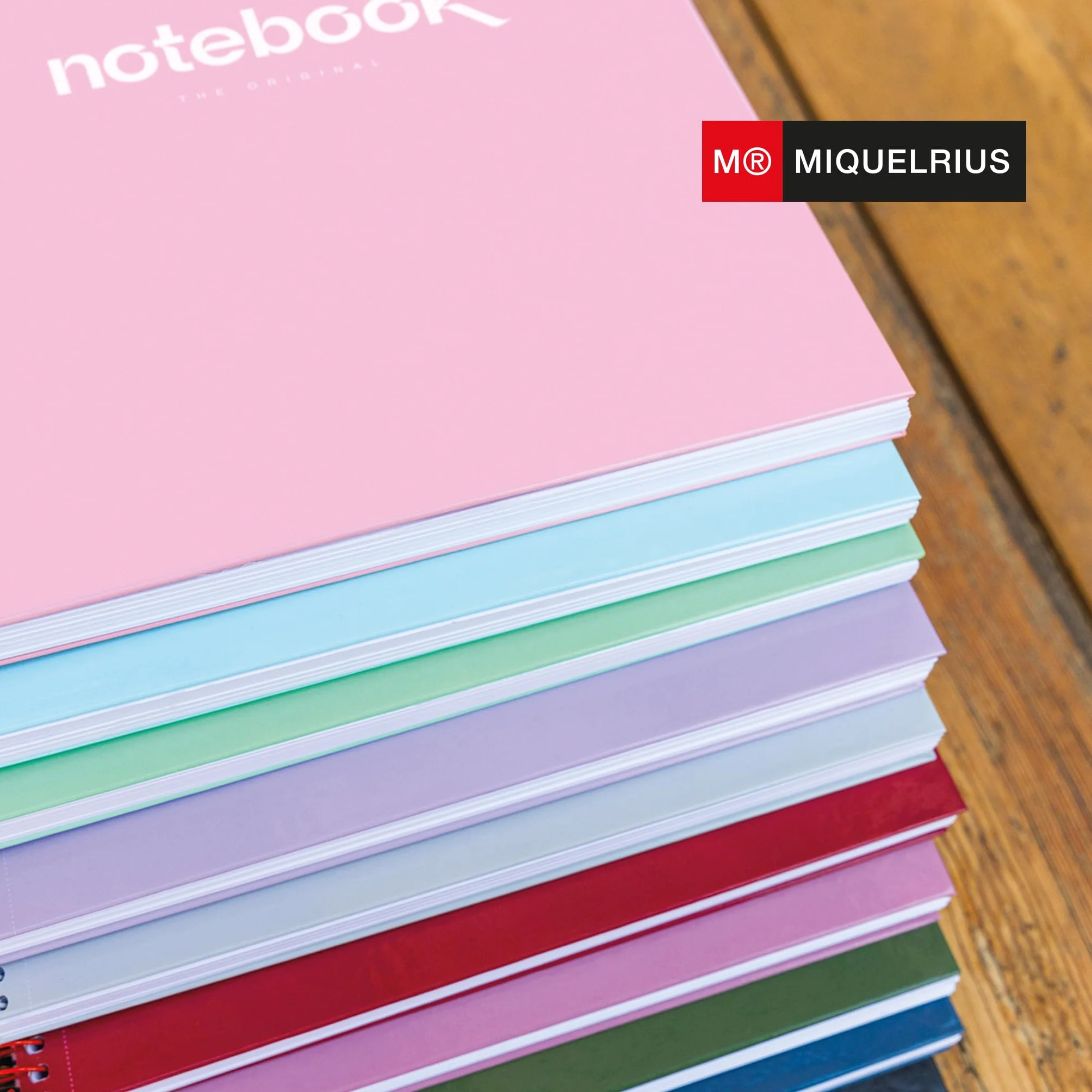 Miquelrius Cahier A4 ligné 7 mm Emotions 80 feuilles 90 g/m² spirale microperforée couverture extra rigide noir
