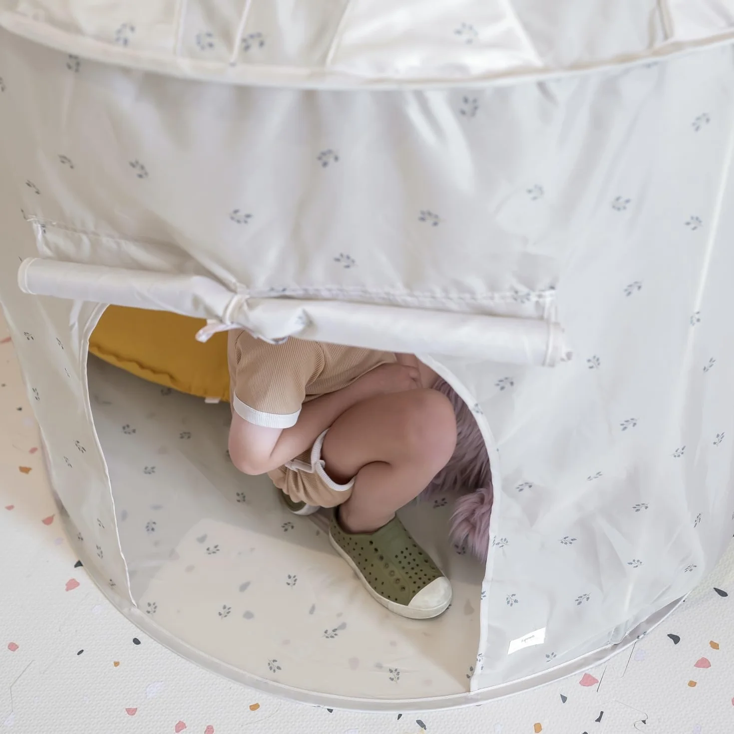3 Sprouts Tente de Jeu Enfant Intérieure et Extérieure Cabane Château Maison de Jeu Myrtille Taupe
