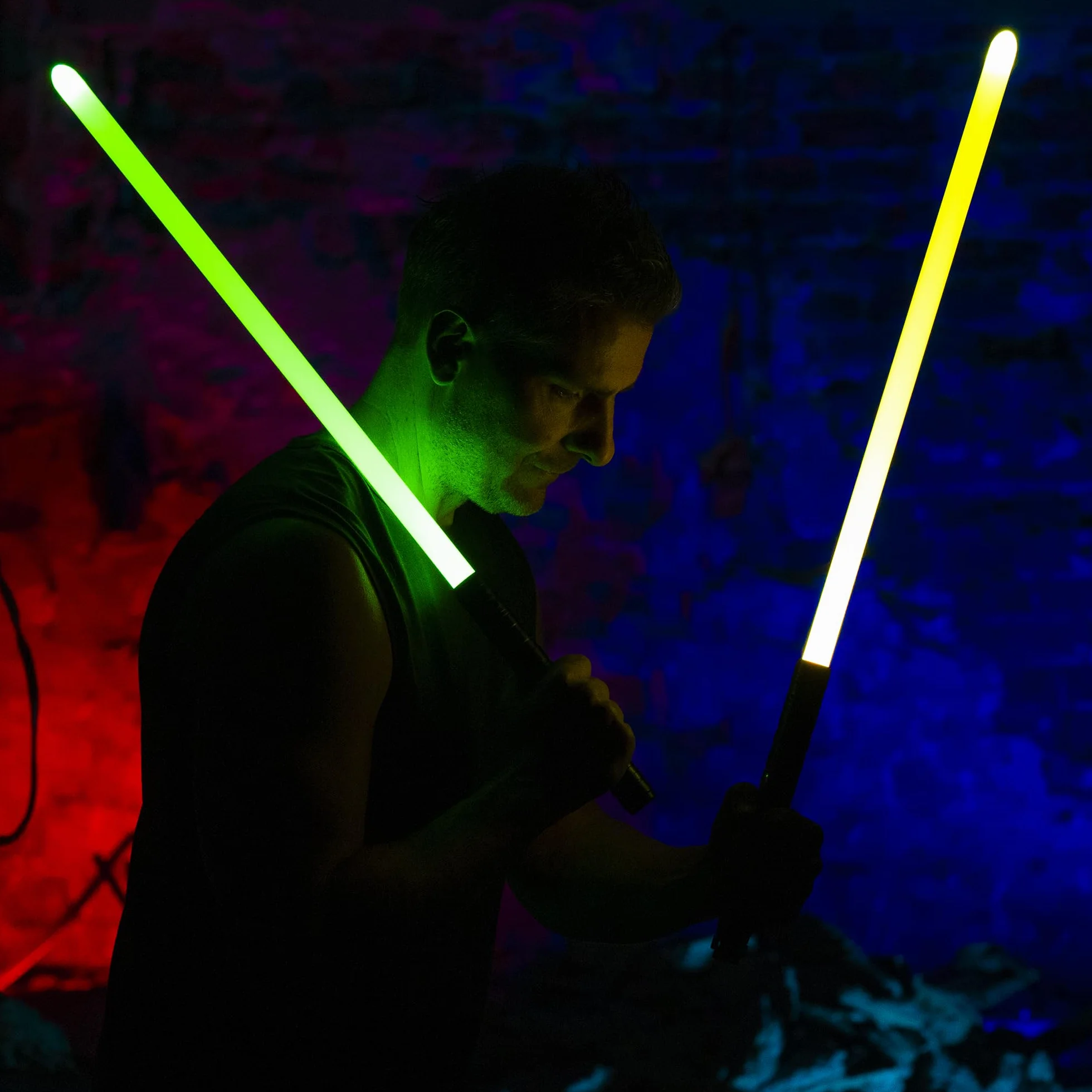 Sabre Laser Enfants Adultes Lot de 2 Épée Laser Double Lame 15 Couleurs Effets Sonores Rechargeable USB Manche Métal Noir