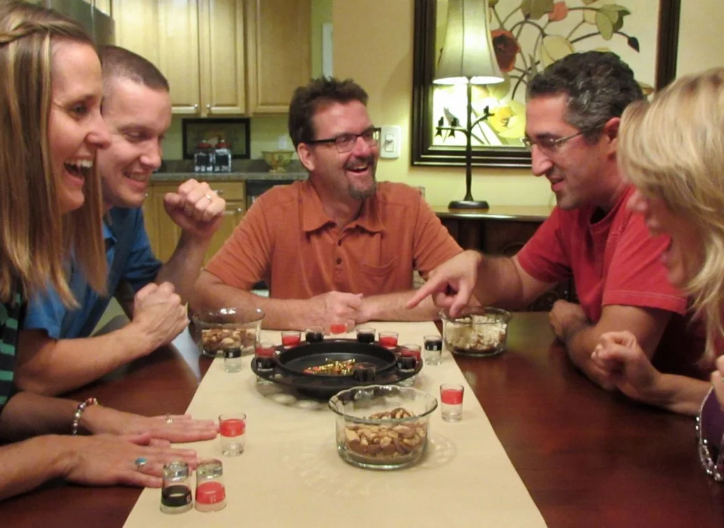 Roulette en Verre avec 2 balles et 16 Verres à Shot Style Casino
