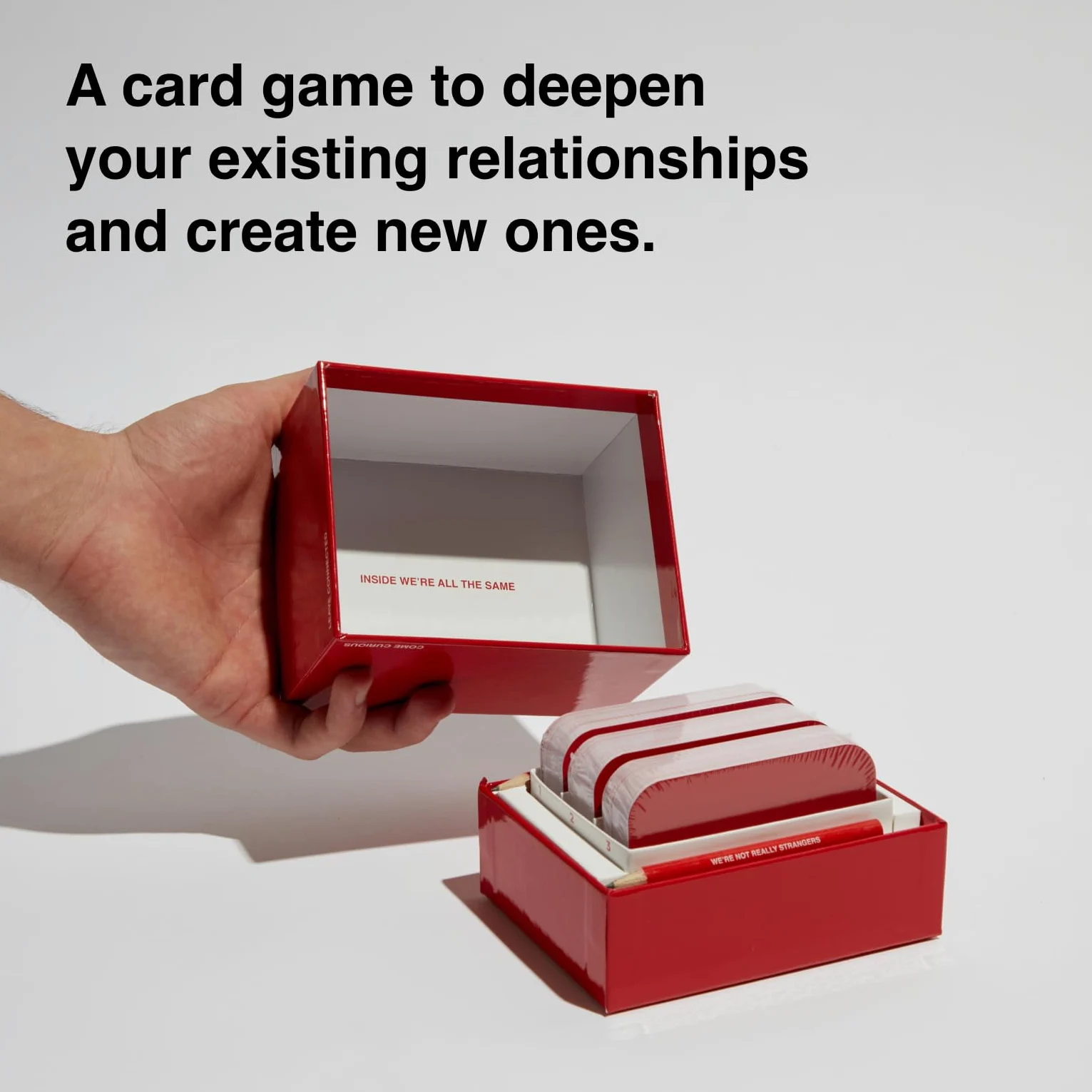 WE'RE NOT REALLY STRANGERS Jeu de cartes - un jeu de cartes interactif et brise-glace pour adultes (français non garanti)