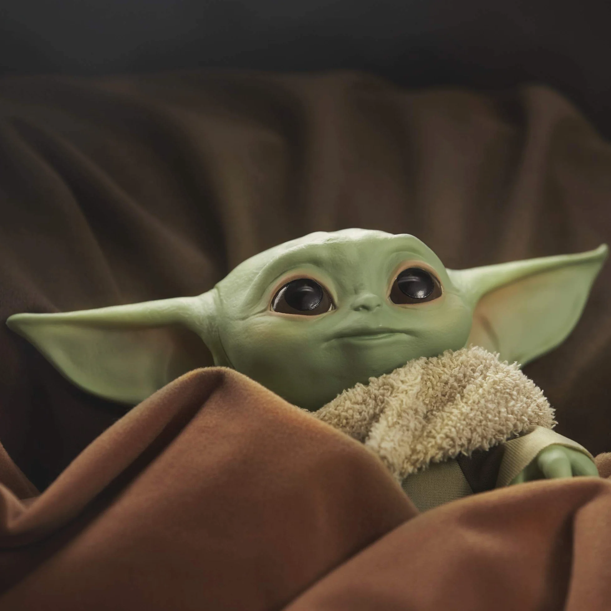 Star Wars The Mandalorian Figurine Electronique The Child Bébé Yoda 20 cm