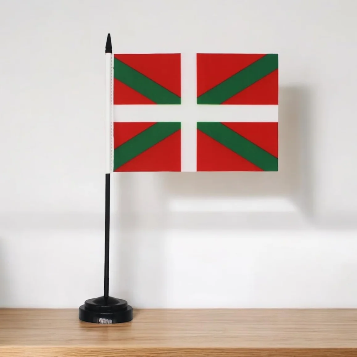 Pays Basque Lot de 2 Drapeaux de Table 21x14cm Mât et Base