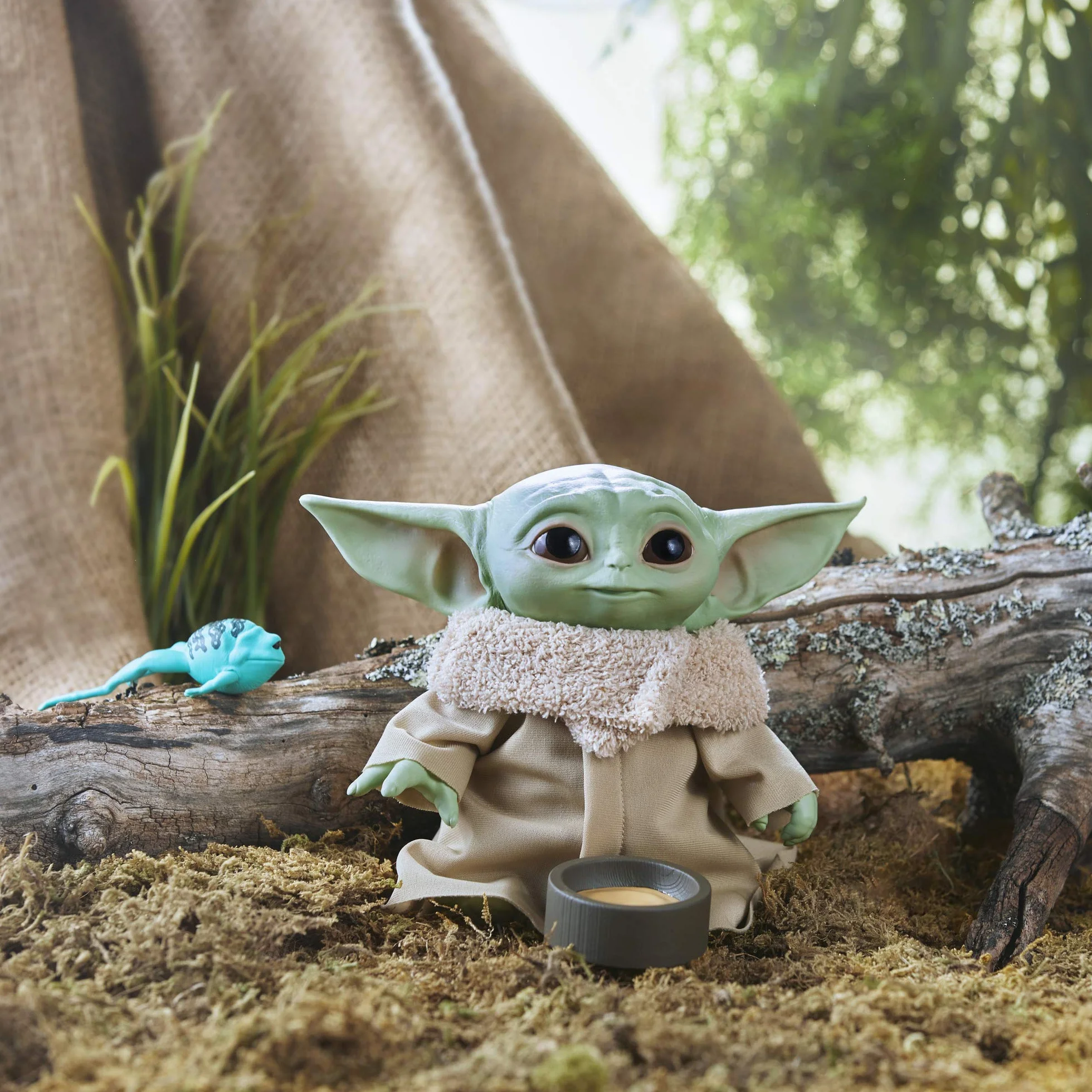 Star Wars The Mandalorian Figurine Electronique The Child Bébé Yoda 20 cm