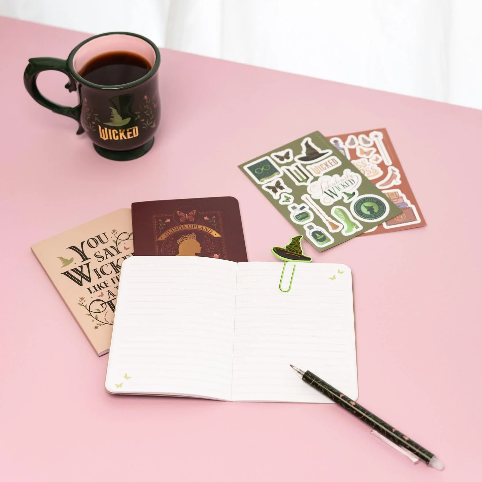 Grupo Erik Set de Papeterie Wicked Kawaii 4 Couleurs Surligneurs Crayon Trombones Carnets A6 Stickers Bloc-notes