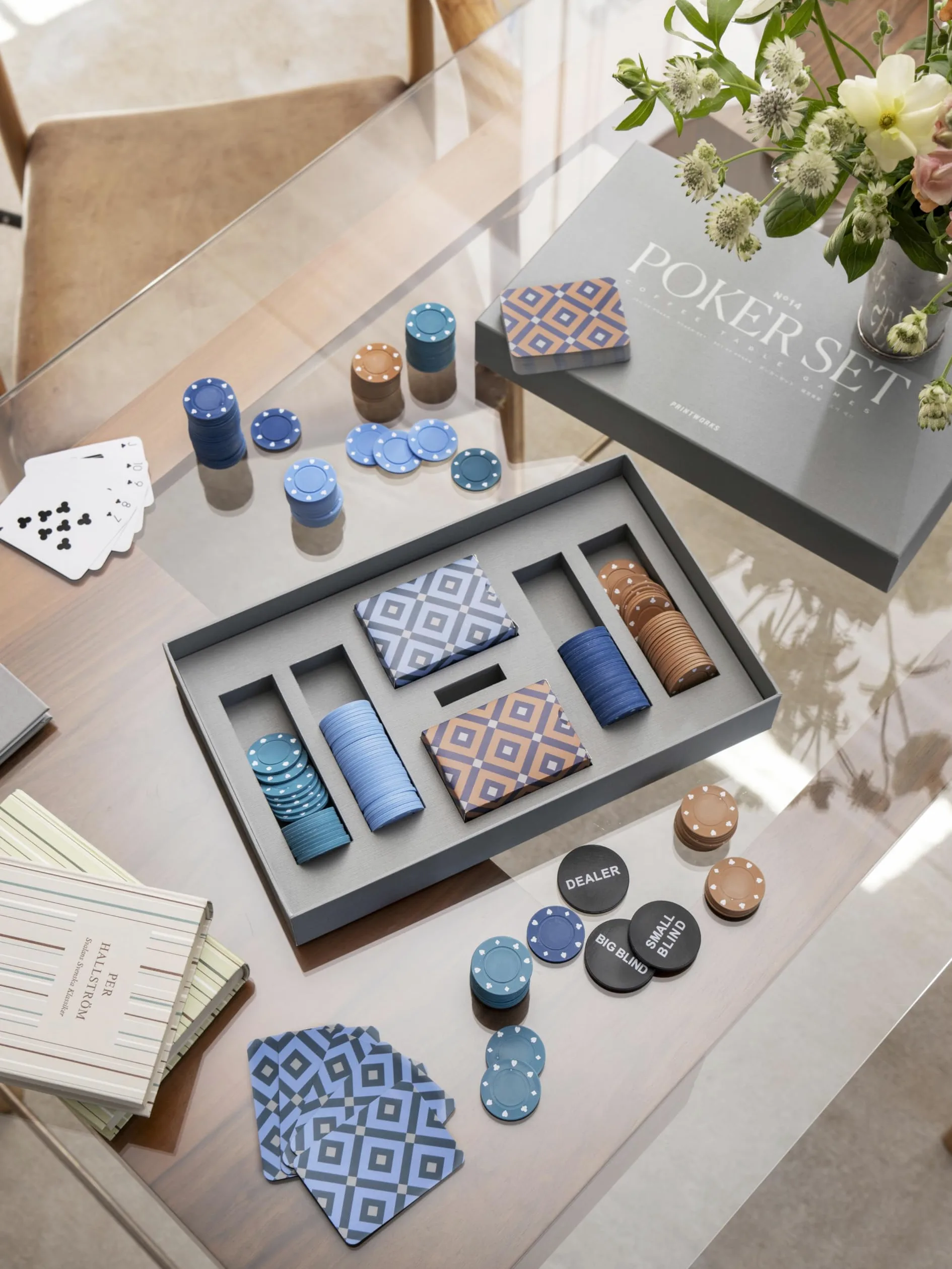 PrintWorks Ensemble de Poker Classique – Comprend des jetons, des Cartes à Jouer, Un étui de Rangement et des Instructions multilingues, Un Jeu de Table élégant pour Adultes et décoration d'intérieur