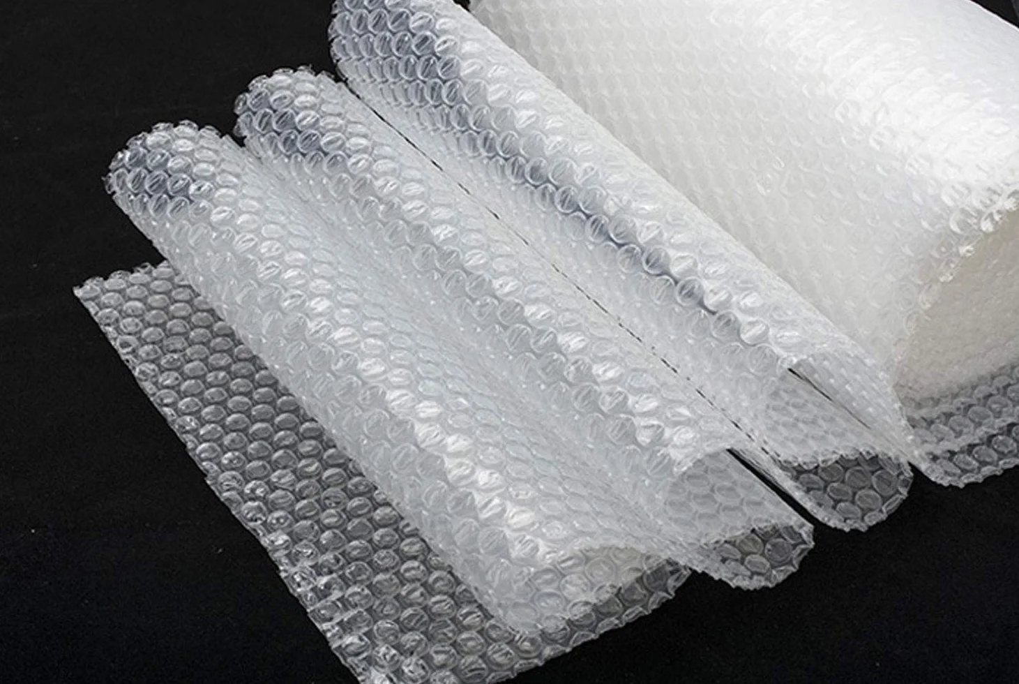 Papier à bulles 300 mm x 11 m rouleau, perforé tous les 30 cm, 20 autocollants fragiles inclus – film à bulles pour déménagement