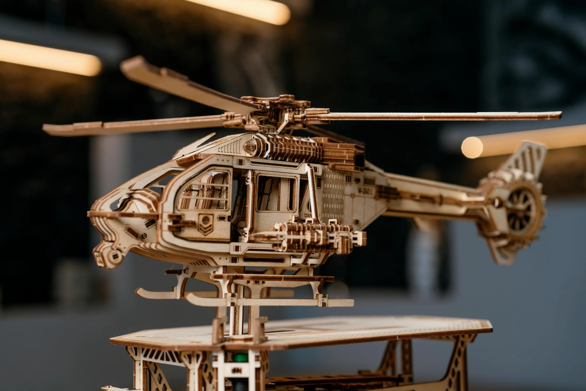 Wood Trick Electric Thunder Chopper Puzzle 3D en Bois pour Adultes à Construire