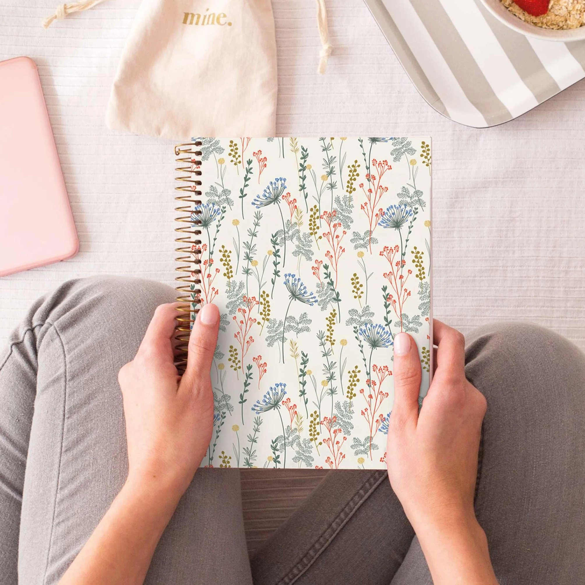 Miquelrius Cahier à reliure spirale A5 100 feuilles lignées 70 g/m² Couverture carton rigide