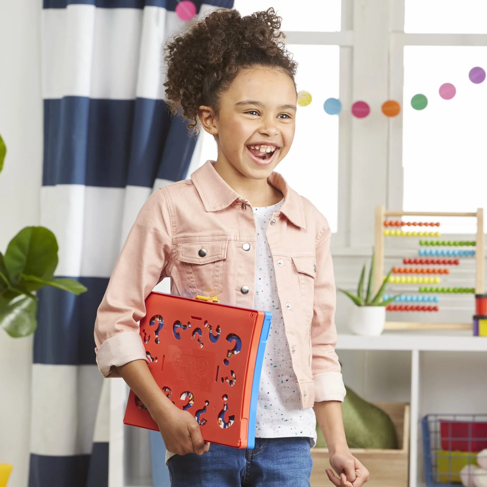Hasbro Gaming Qui est-ce ? Gra Towarzyska, Gra Dedukcyjna dla Dzieci od 6 Lat, 2 Graczy
