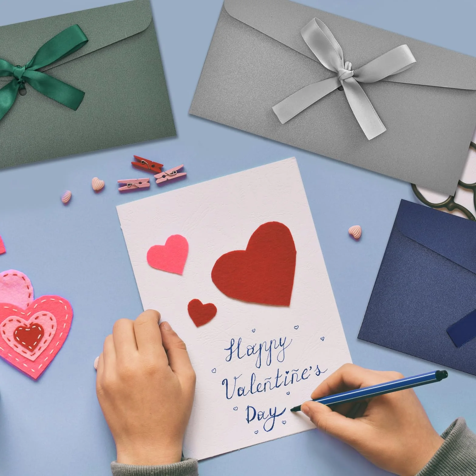 SUPGOD 10 Pcs Enveloppes Rétro Colorées en Papier Kraft avec Ruban pour Cadeau Noel