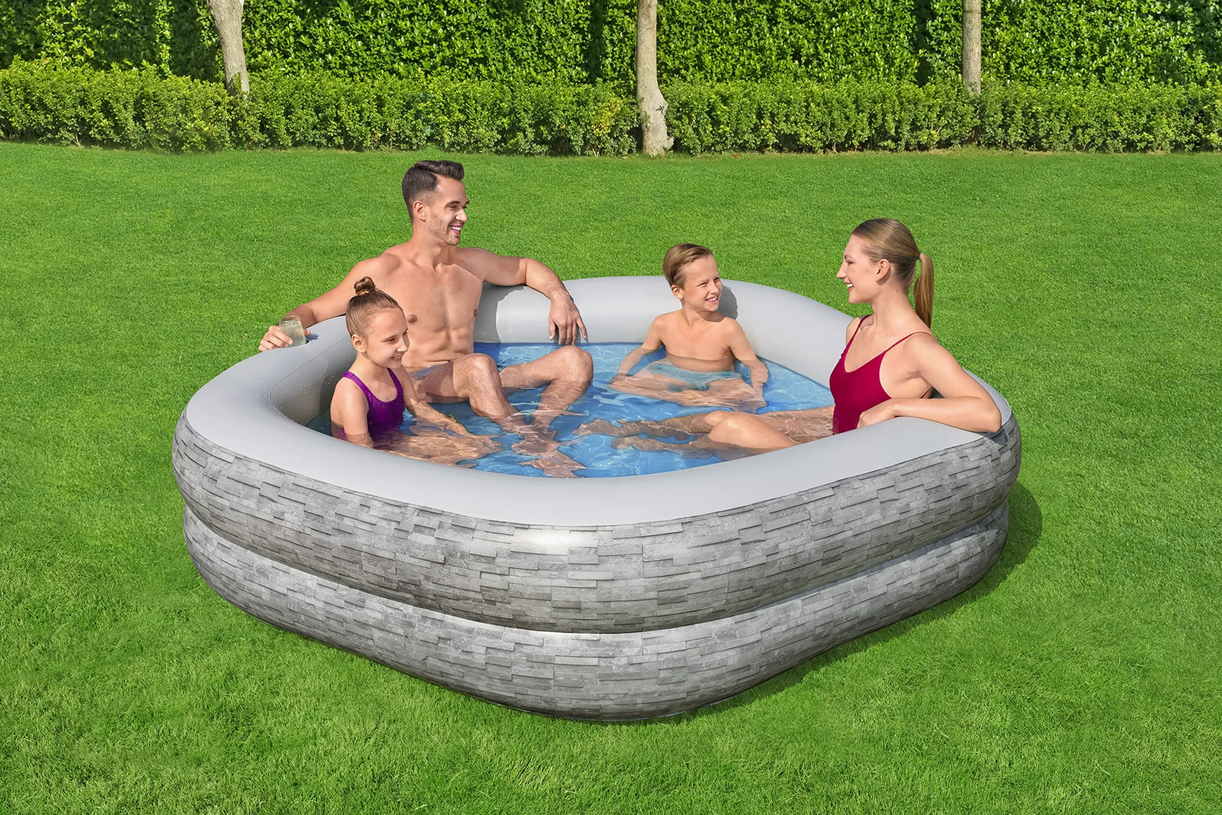 7' x 6'9" x 21"/2.13m x 2.06m x 53cm TruPrint Stone Family Pool