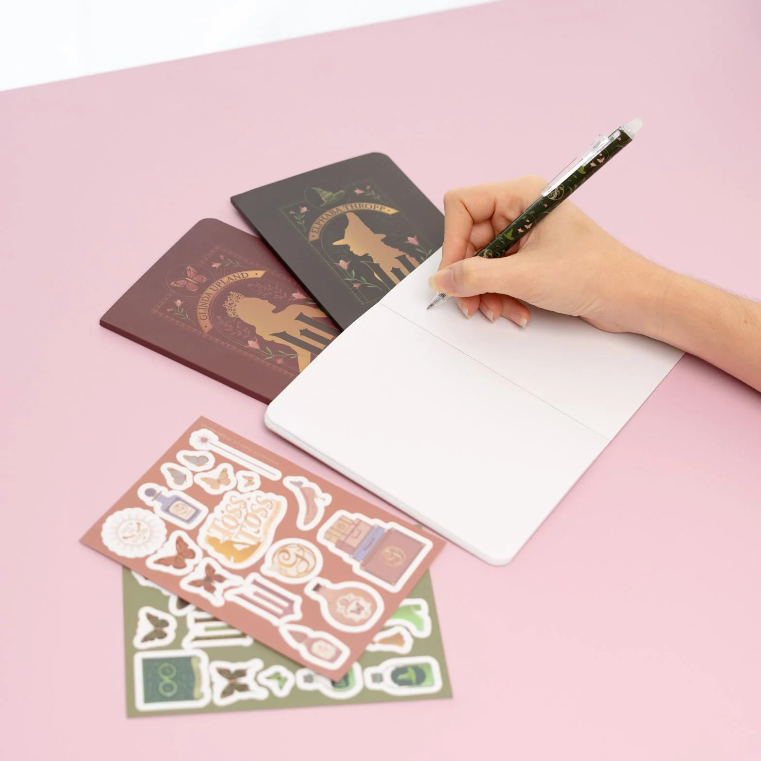 Grupo Erik Set de Papeterie Wicked Kawaii 4 Couleurs Surligneurs Crayon Trombones Carnets A6 Stickers Bloc-notes