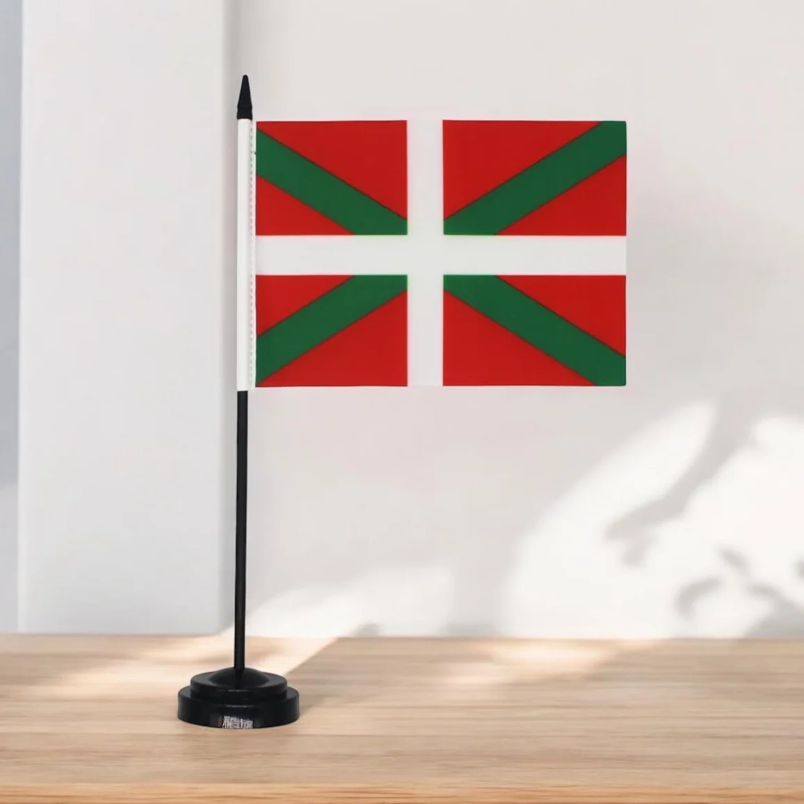 Pays Basque Lot de 2 Drapeaux de Table 21x14cm Mât et Base