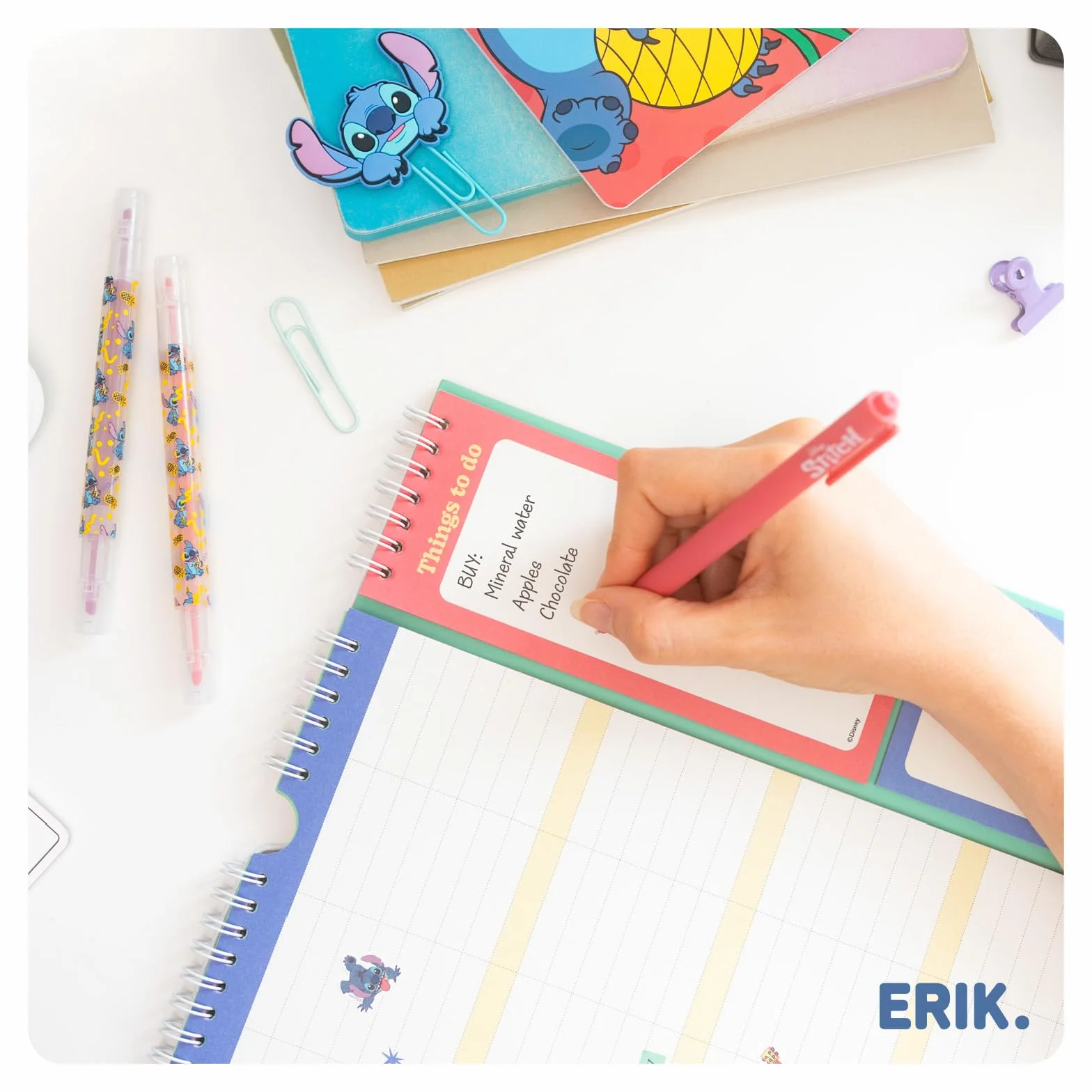 Grupo Erik Calendrier Disney Stitch 16 mois Septembre 2025 à Décembre 2026 Planificateur Mensuel Familial avec Crochet