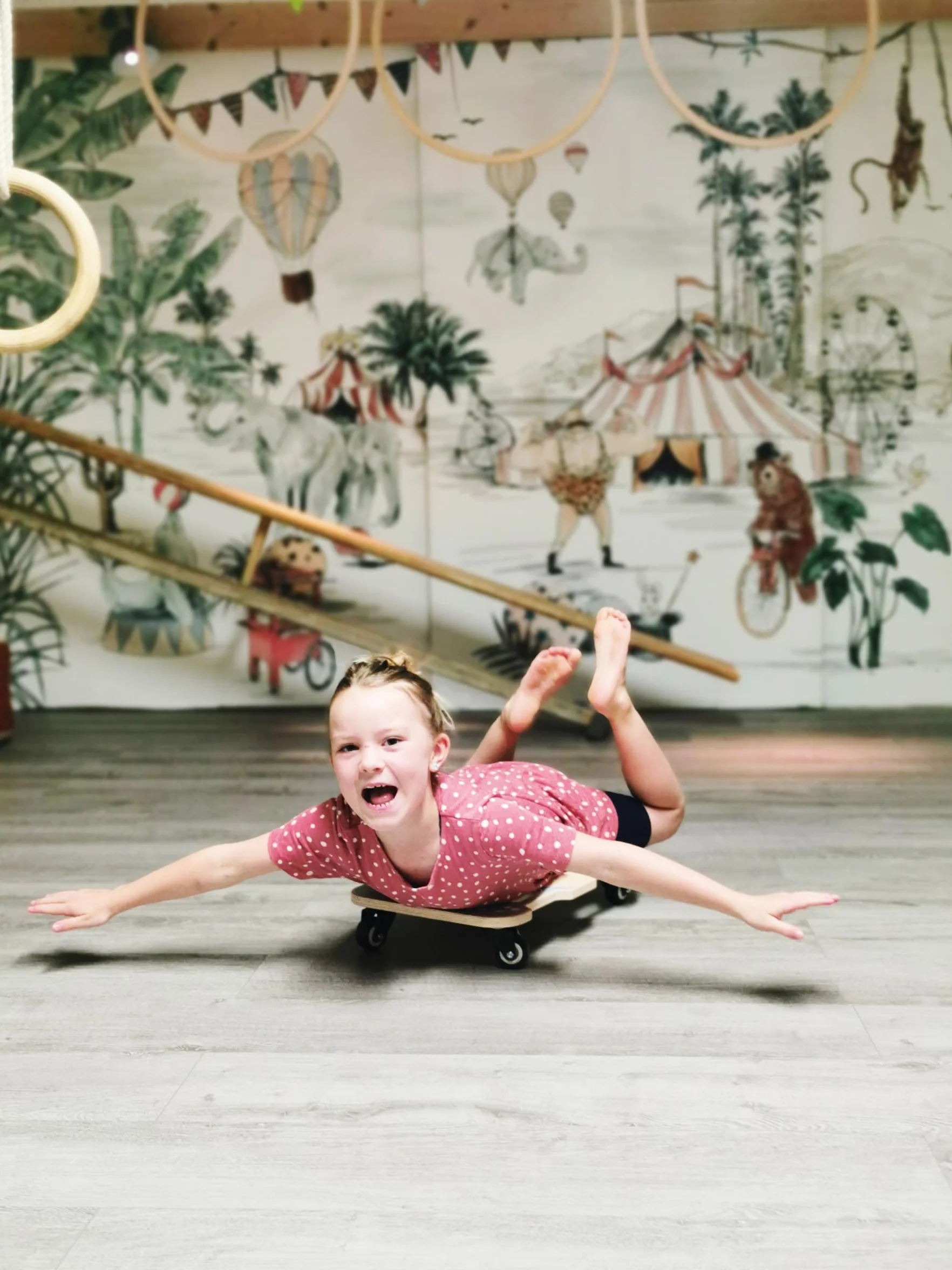 Planche à roulettes Adventure en bois pour enfants, avec poignées et poulies, dès 3 ans