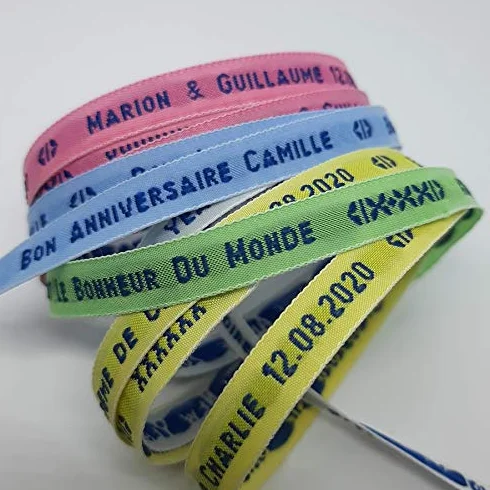 Étiquettes tissées personnalisées vintage - ruban nominatif marquage vêtements fond blanc texte bleu