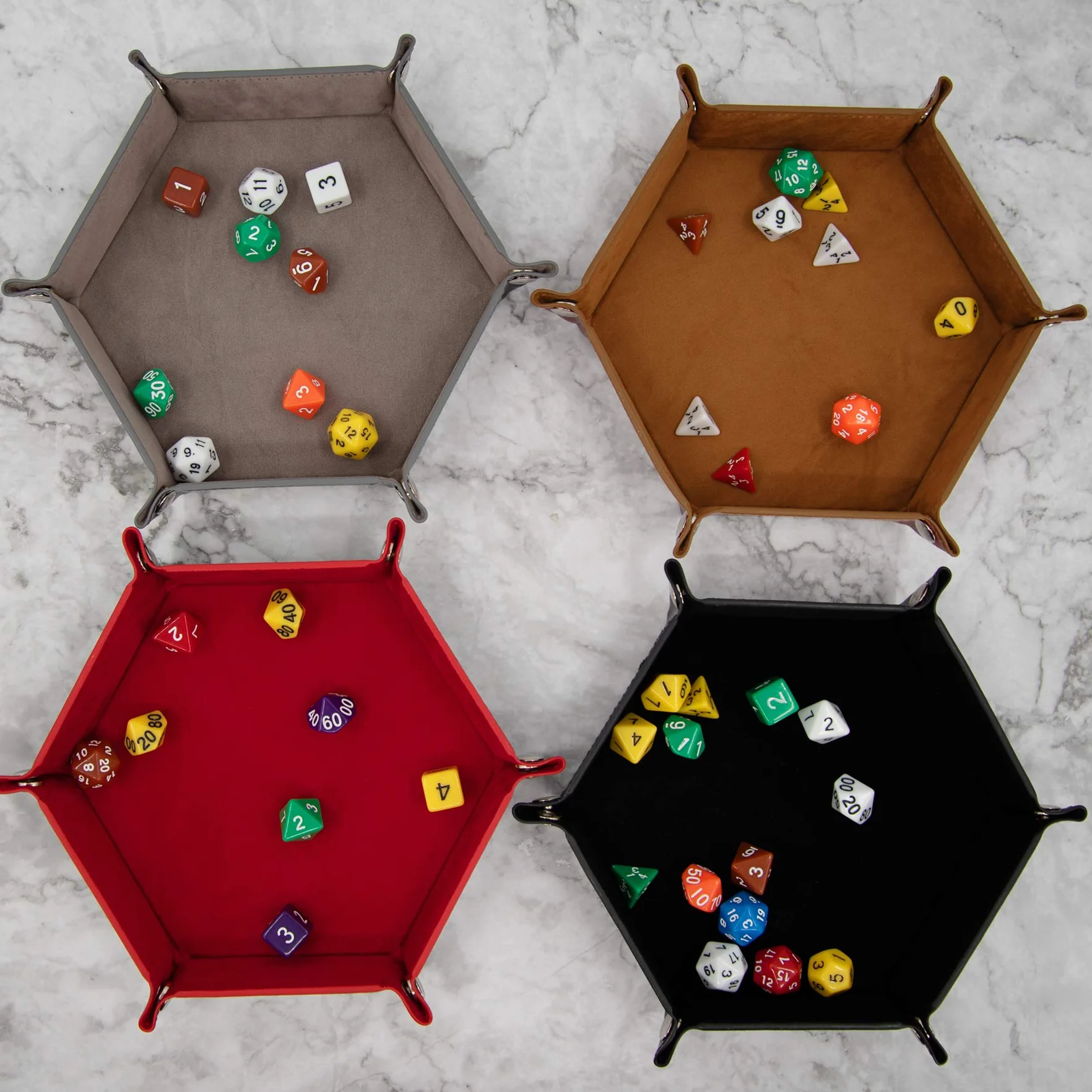 SIQUK 4 Pièces Piste de Dés Cuir et Velours Plateau Pliable pour DND RPG Jeux de Table Gris Chameau Rouge Noir