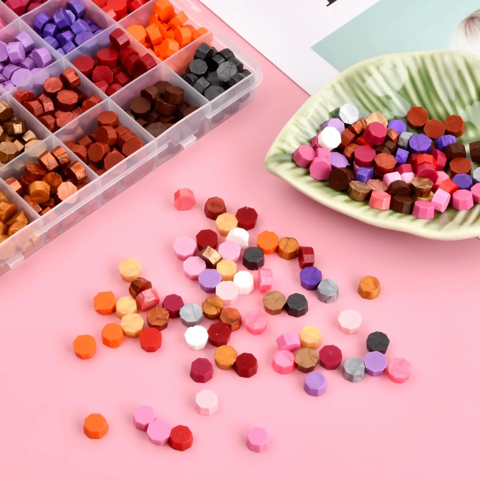 Kit de Perles de Cire à Cacheter Octogonale 600 Pcs, 24 Couleurs avec Boîte Transparente