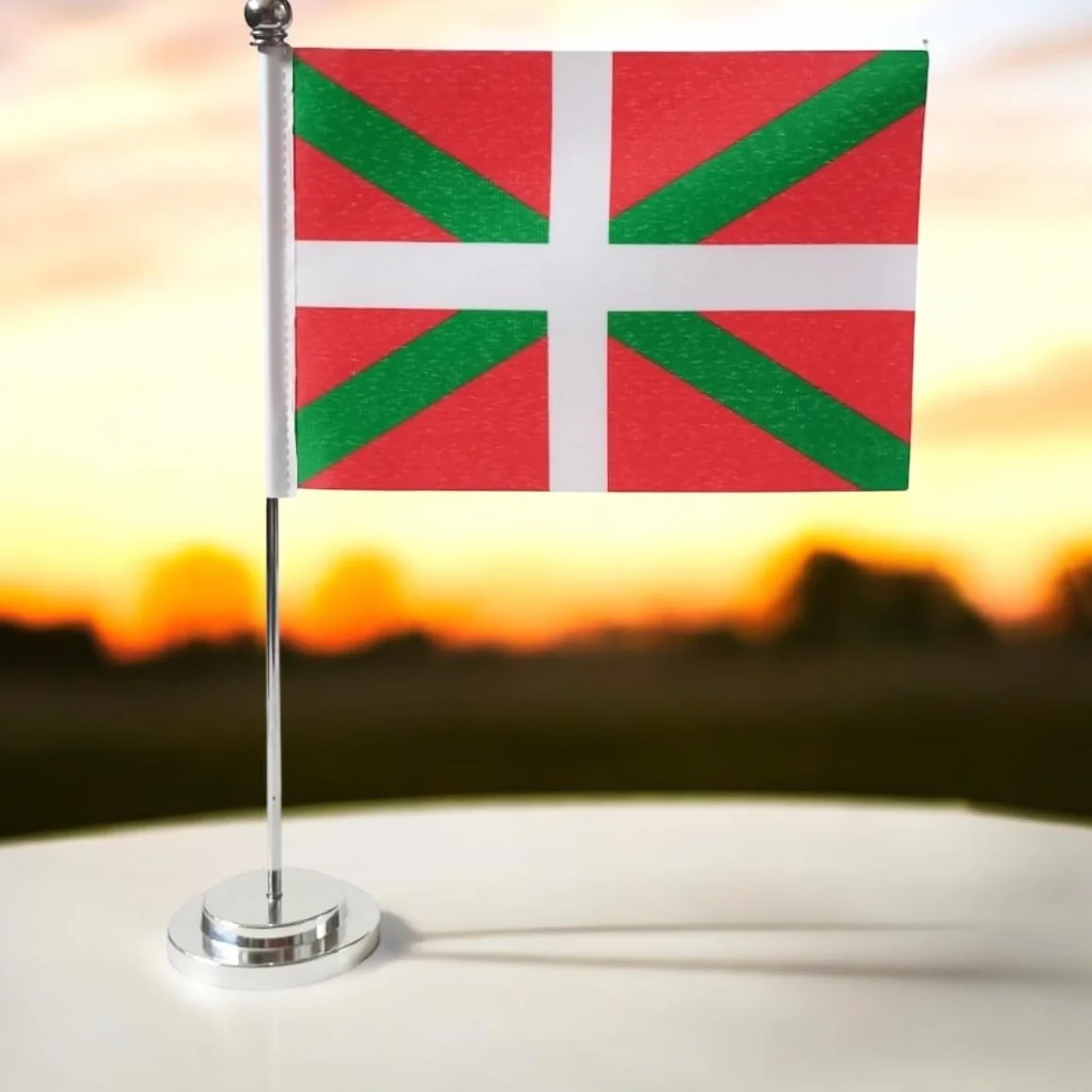 Drapeau de table Pays Basque 21 x 14 cm Mât et socle en acier
