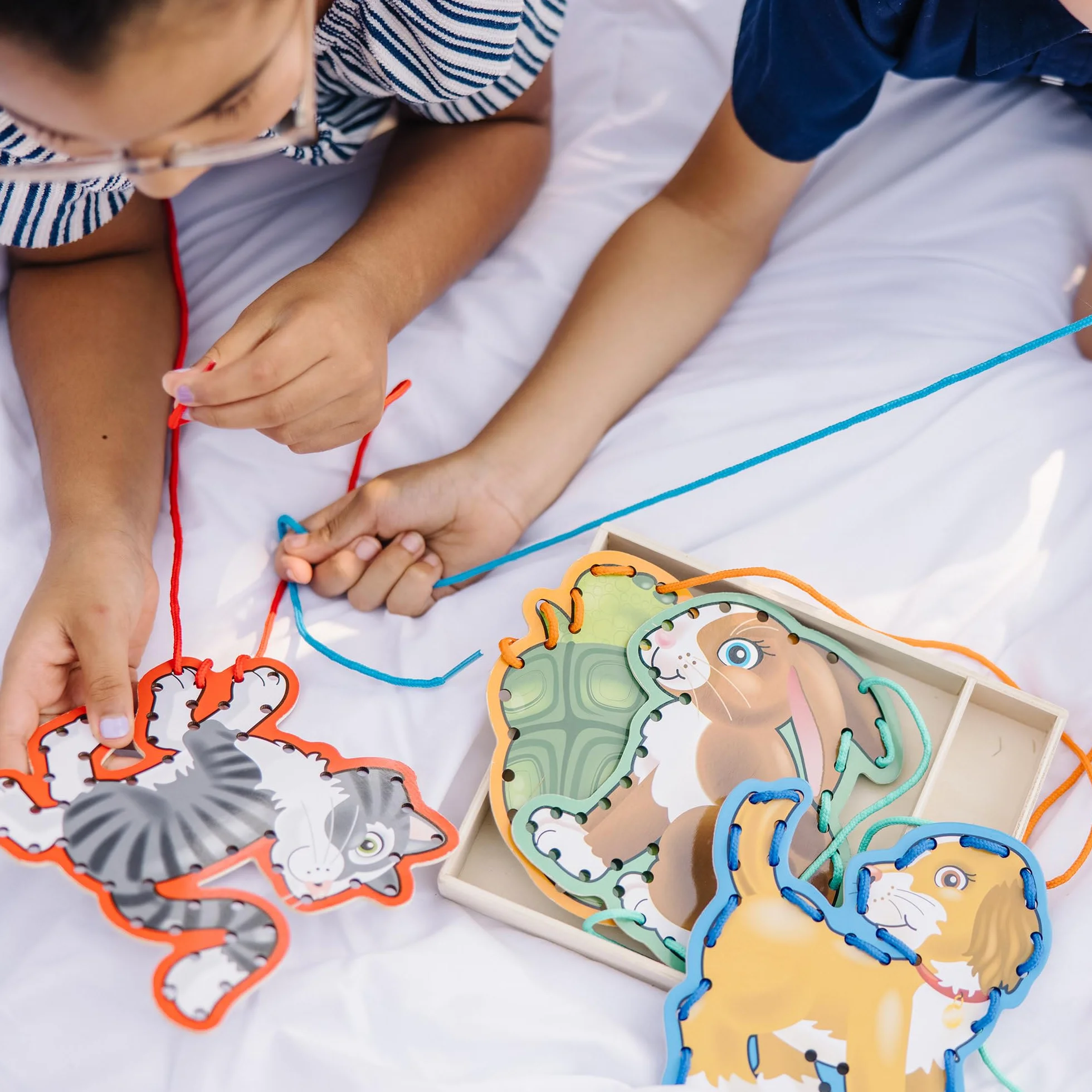 Melissa & Doug Kit Activités Animaux en Bois avec Lacets Jouet Enfant 3 Ans+