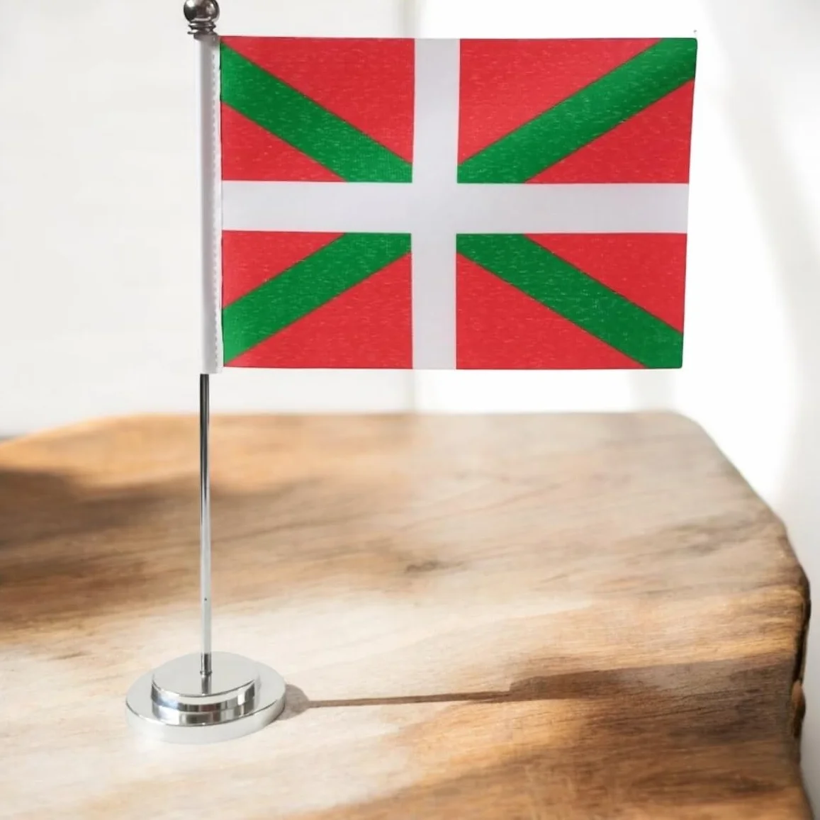 Drapeau de table Pays Basque 21 x 14 cm Mât et socle en acier
