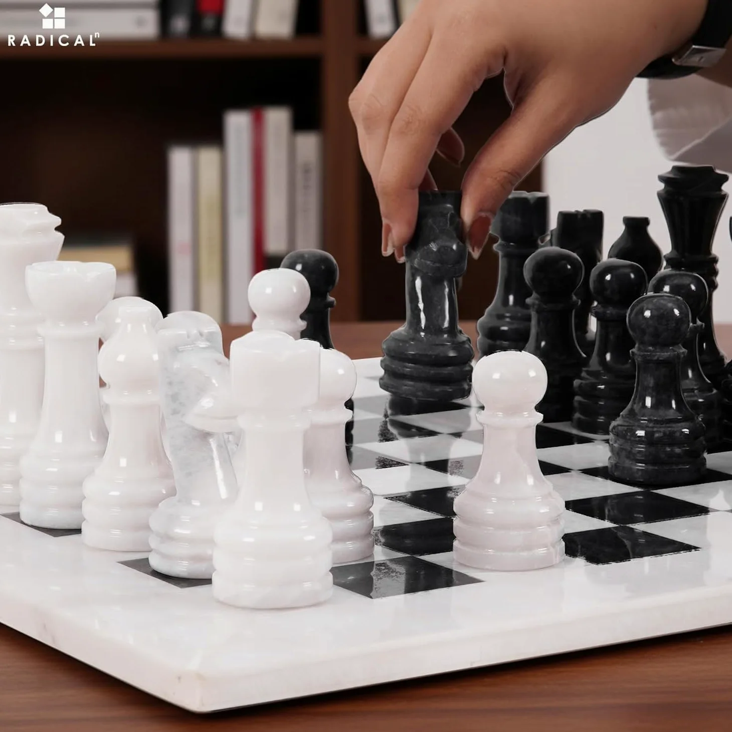RADICALn Jeu d'échecs Complet lesté Blanc et Noir de 38,1 cm avec boîte de Rangement – ​​Jeux d'échecs de Tournoi en marbre de Style Staunton et Ambassador pour Adultes
