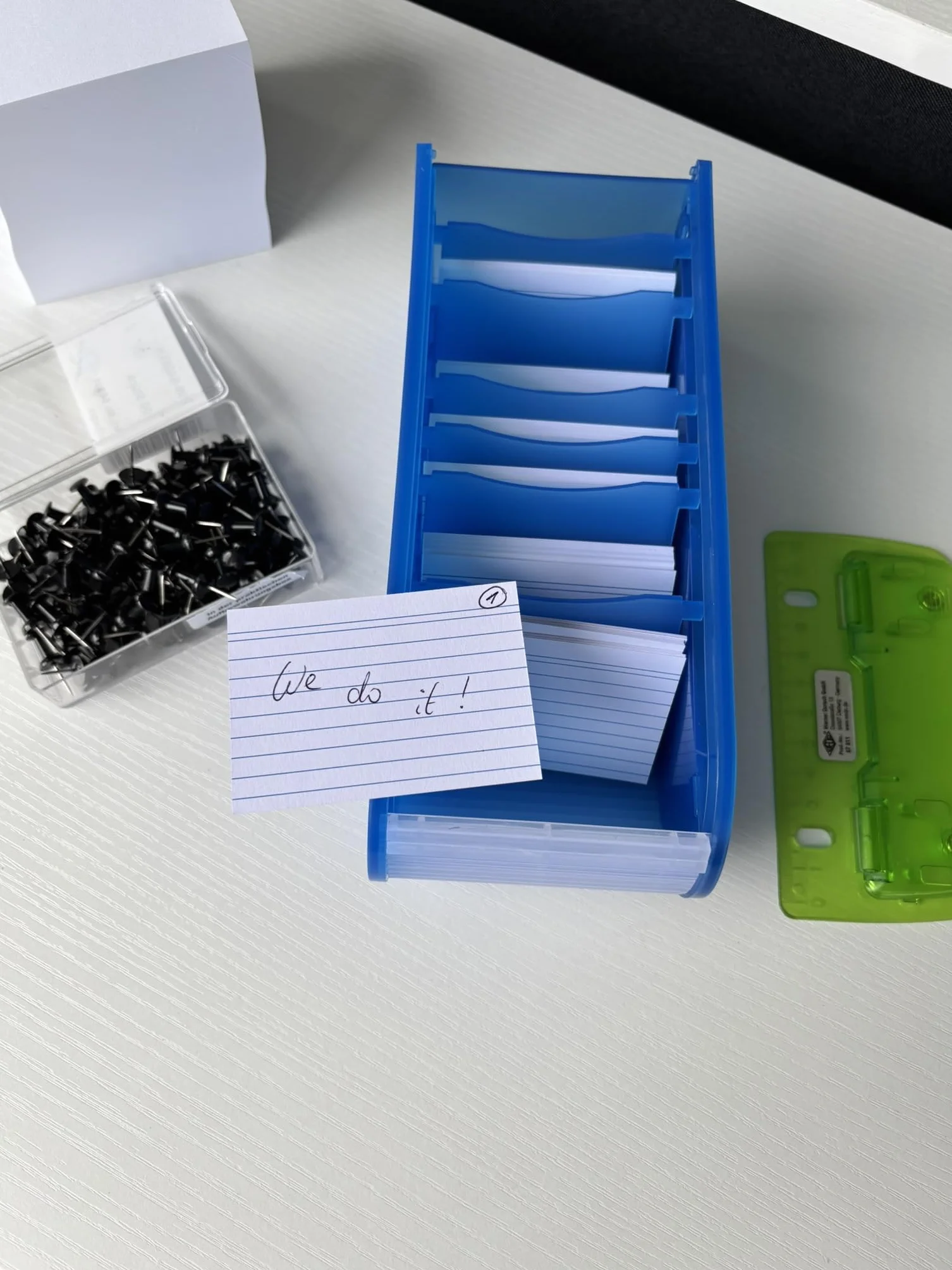Trieur de cartes A8 bleu Wedo