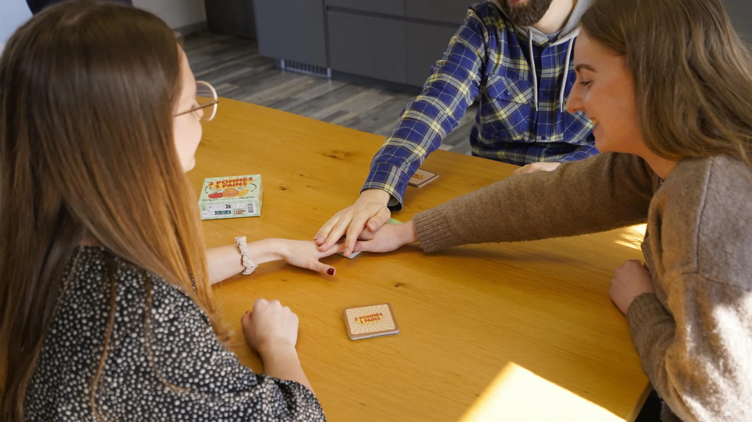 2 Pommes 3 Pains - Jeu de Société pour Famille et Amis - 2 à 6 Joueurs - Dès 8 Ans