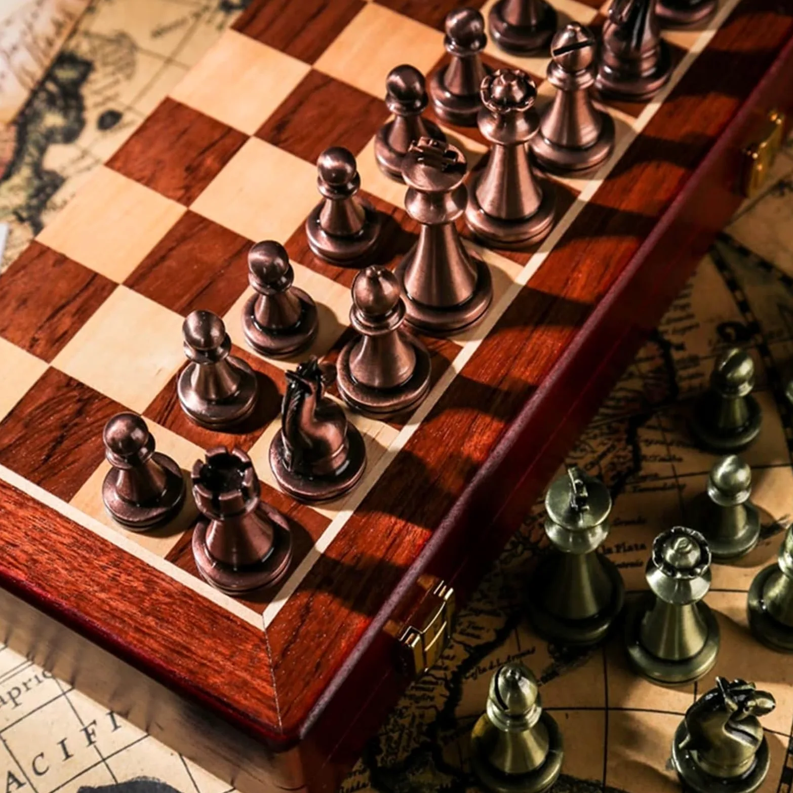 Jeu d'échecs rétro en métal avec échiquier Pliant en Bois échecs | Et des pièces standards classiques faites à la main.