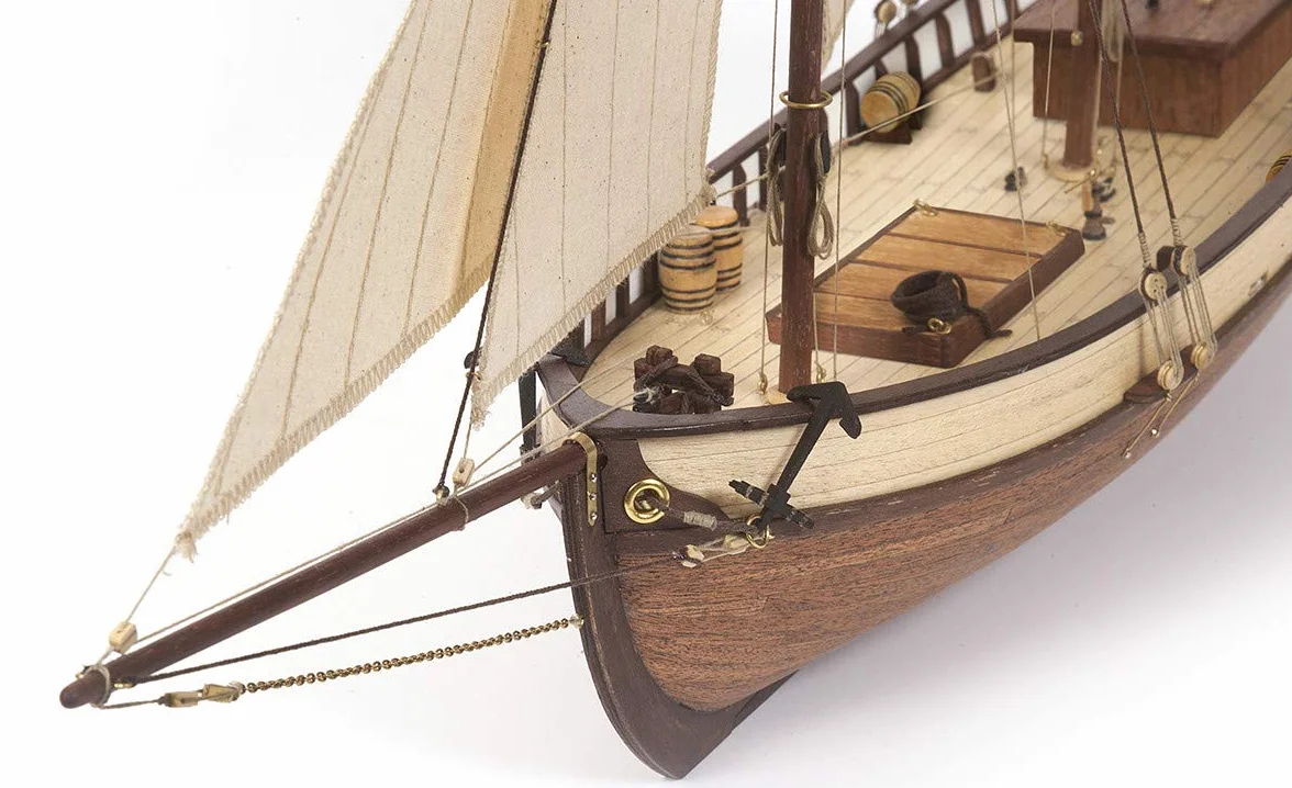 Occre Polaris Code 12007 Scale 1:50 H:446 mm W:124 mm L:580 mm