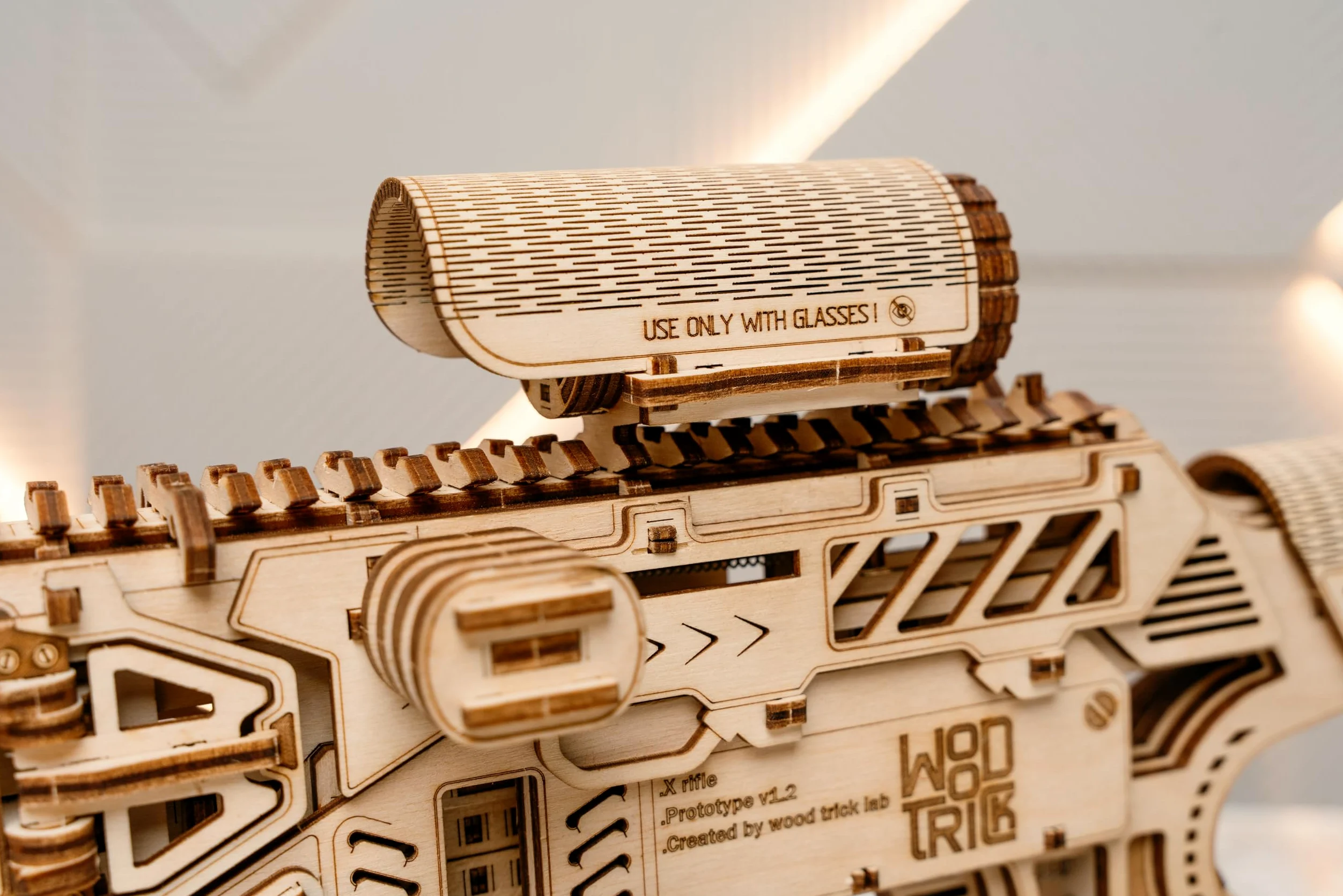 Wood Trick Fusion X Rifle Puzzle 3D en Bois pour Adultes à Construire | [512 Pièces] Chargeur 9 Coups et Crosse Télescopique - Kit de Maquette Mécanique en Bois DIY à Construire pour Adultes