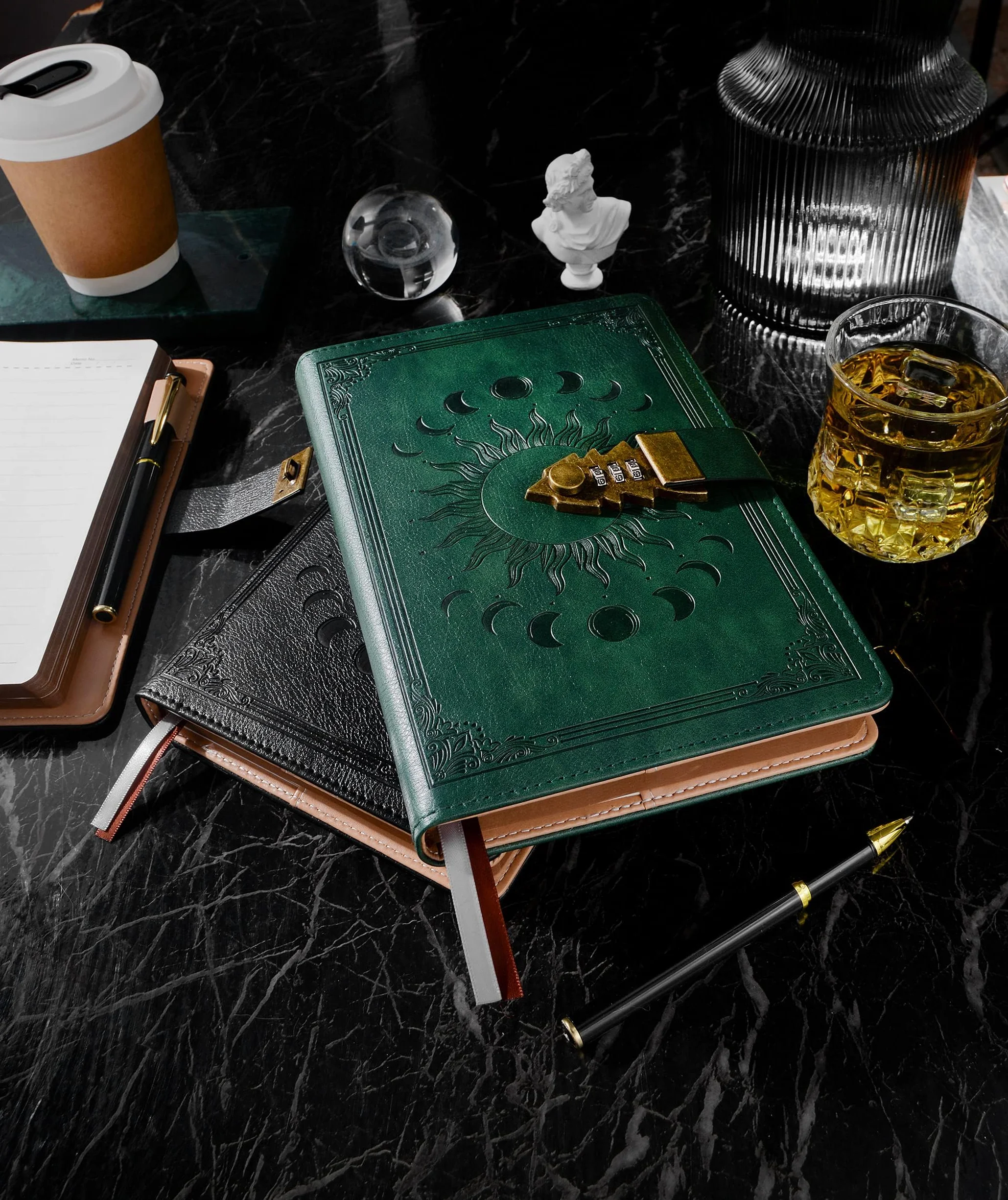 Carnet Secret avec Code 21 x 15,5 cm 224 Pages Couverture Cuir PU Design Relief Soleil Lune Vert Émeraude