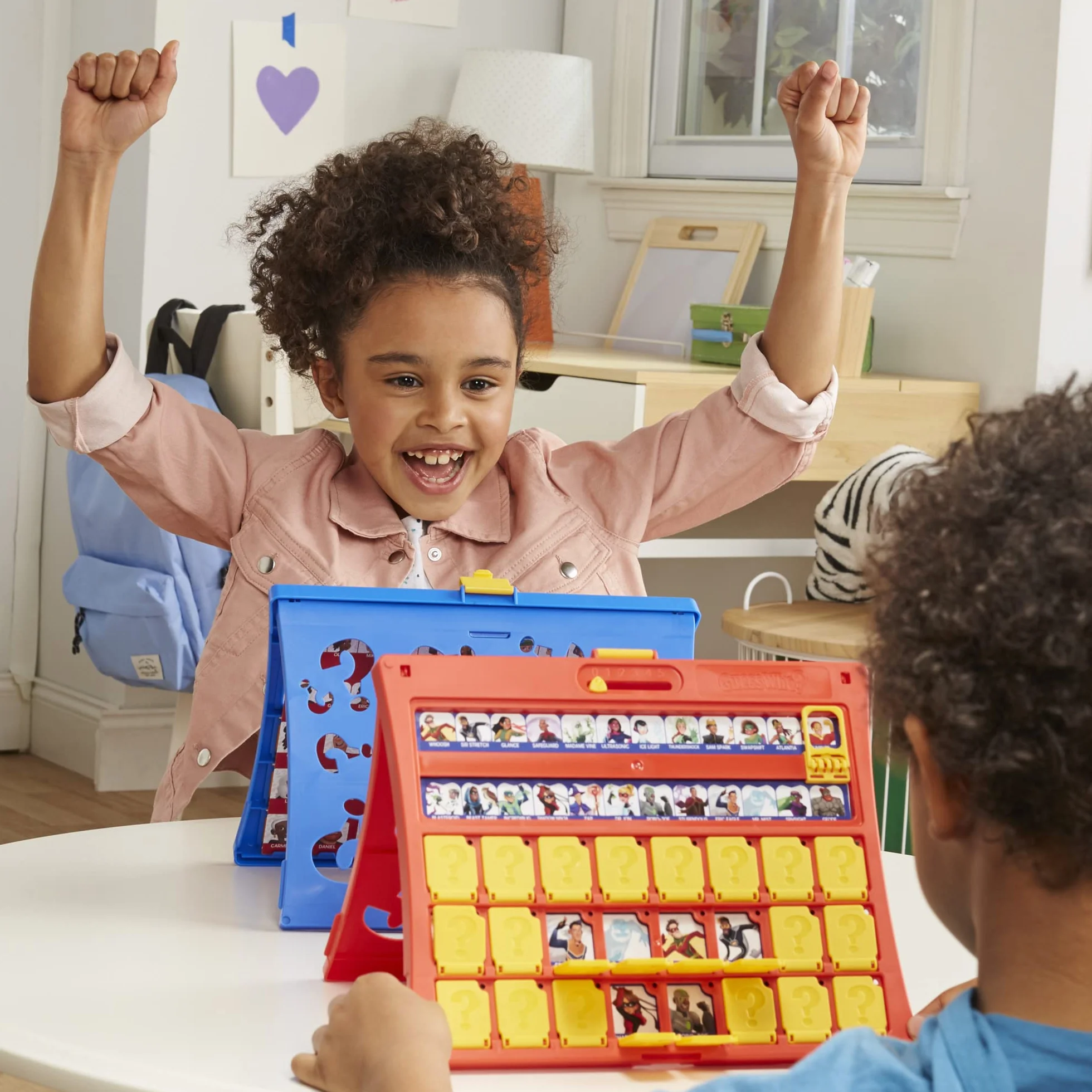 Hasbro Gaming Qui est-ce ? Gra Towarzyska, Gra Dedukcyjna dla Dzieci od 6 Lat, 2 Graczy