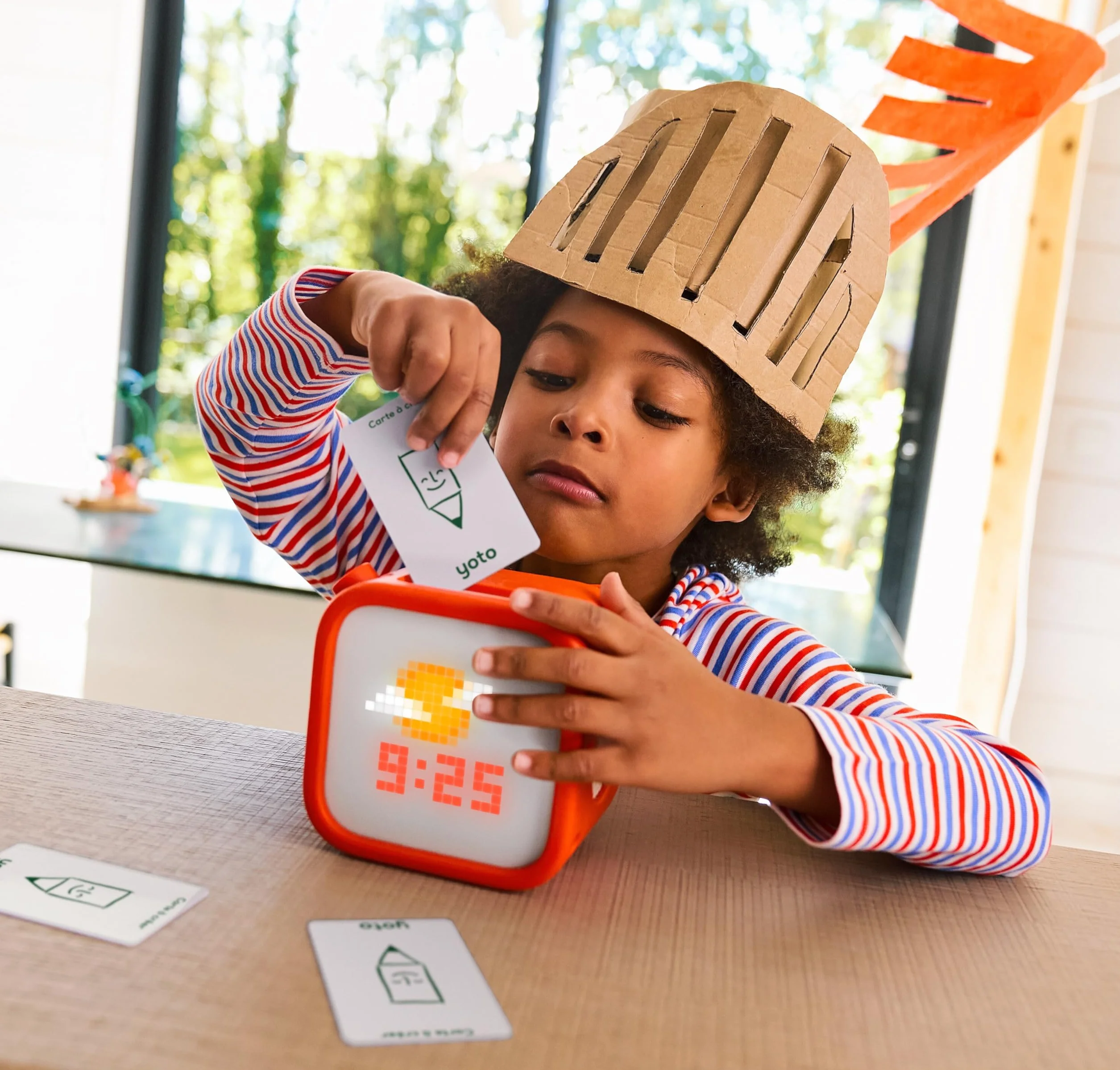 Yoto Le Système Solaire Pack Livre Audio Enfants Français Conteuse Veilleuse Boîte à Histoires Mini