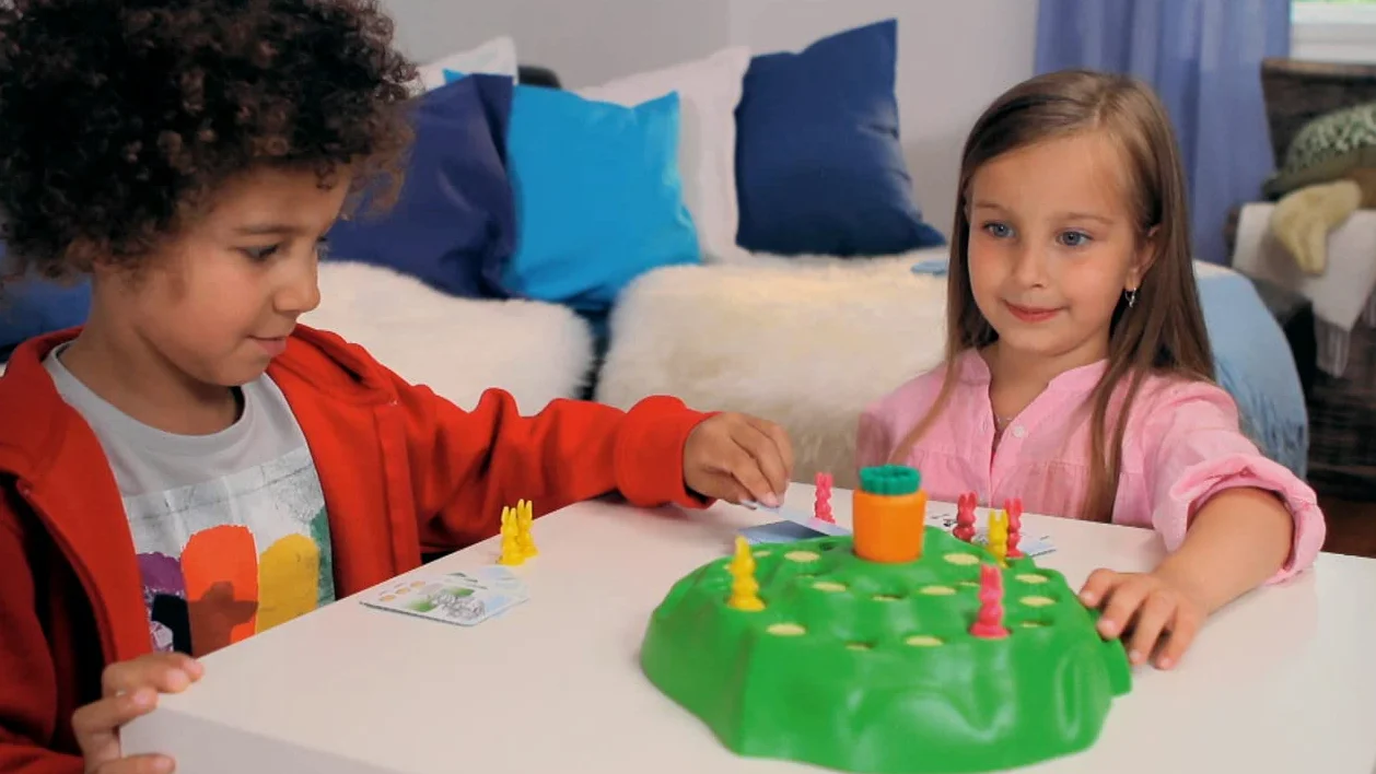 Ravensburger Jeu de Lapin Amusant pour Enfants de 4 Ans et Plus - 2 à 4 Joueurs - Cadeaux pour Enfants, Vert