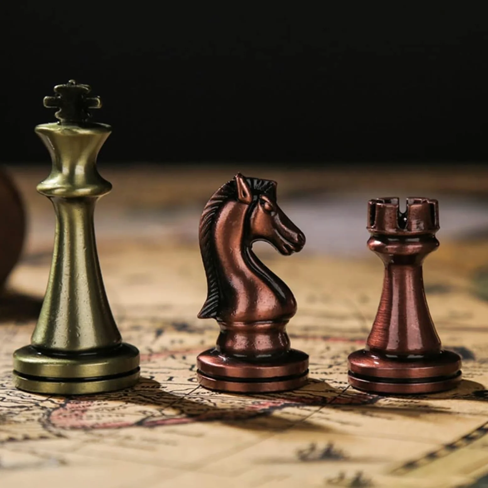 Jeu d'échecs rétro en métal avec échiquier Pliant en Bois échecs | Et des pièces standards classiques faites à la main.